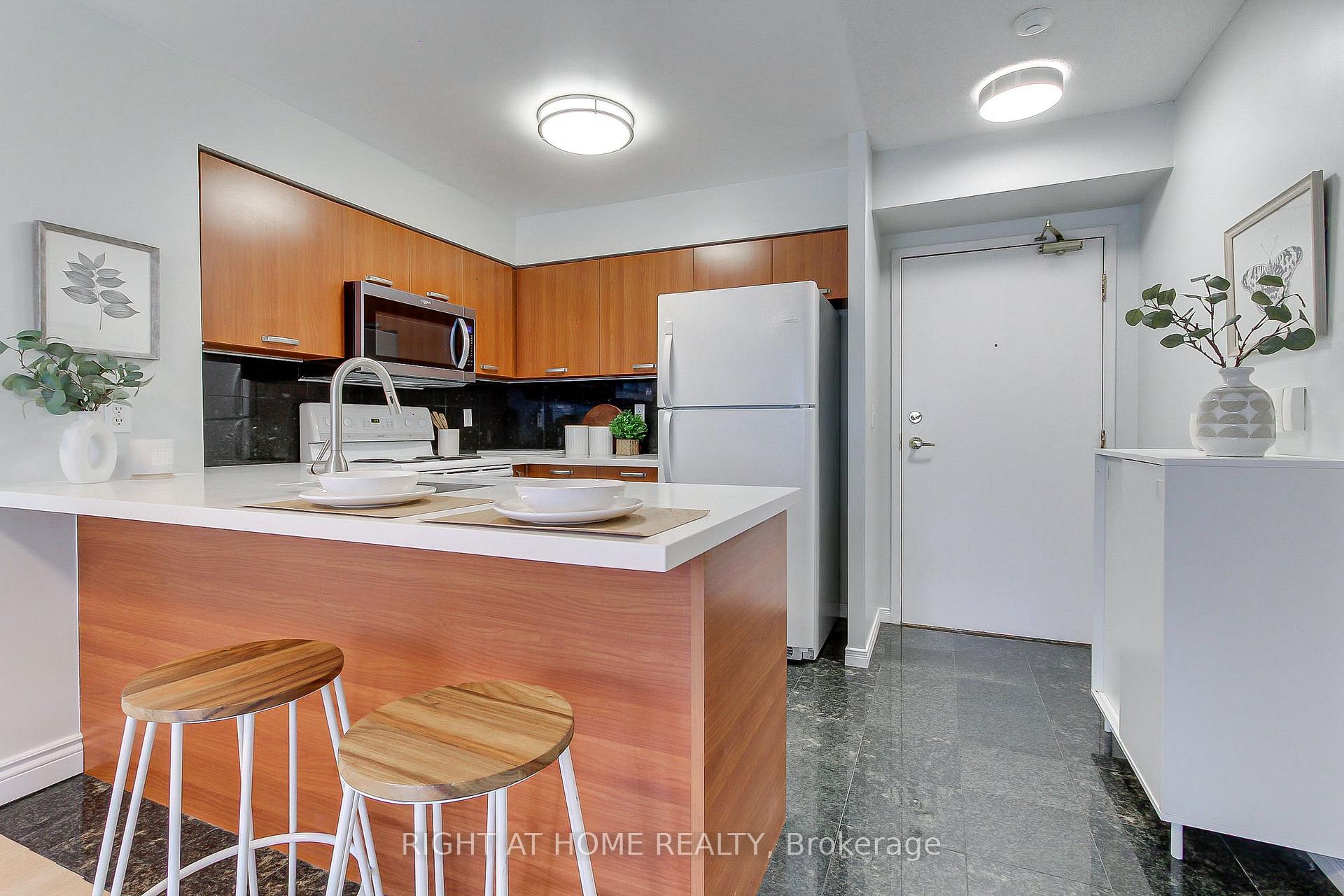 Photo 7 of Unit 907, 55 Harrison Garden Boulevard, North York, Willowdale East — HOMEH