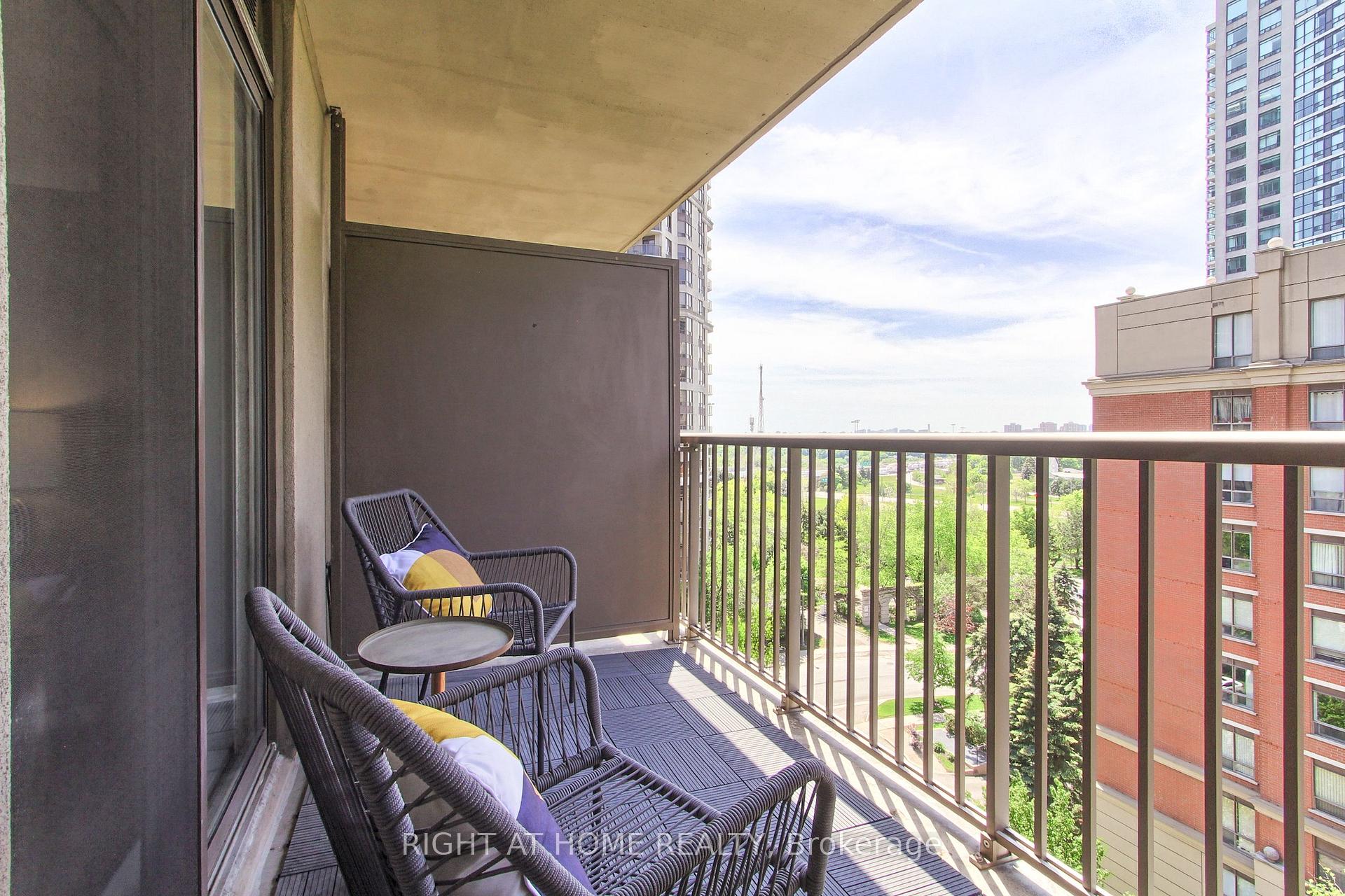 Photo 13 of Unit 907, 55 Harrison Garden Boulevard, North York, Willowdale East — HOMEH