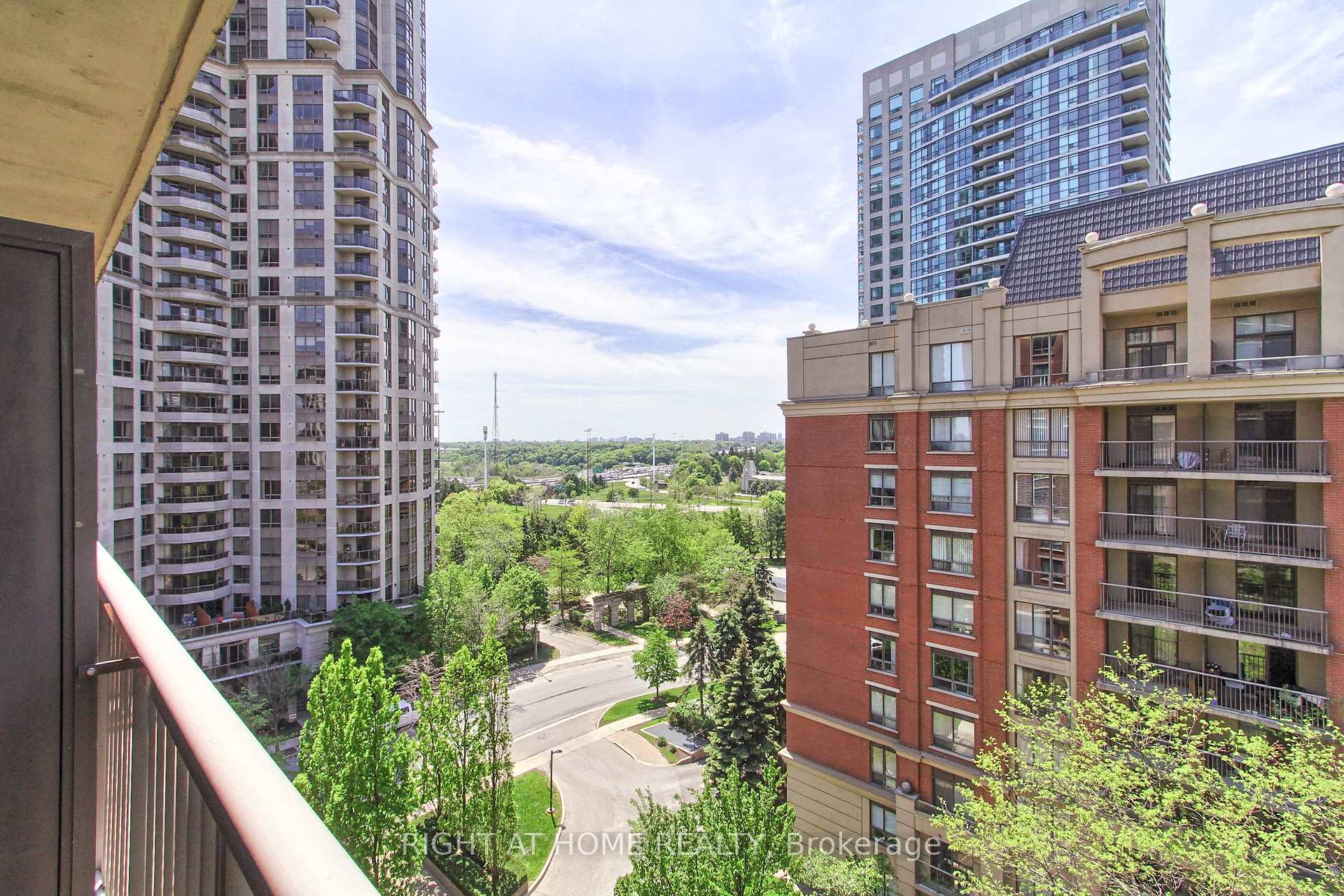 Photo 14 of Unit 907, 55 Harrison Garden Boulevard, North York, Willowdale East — HOMEH