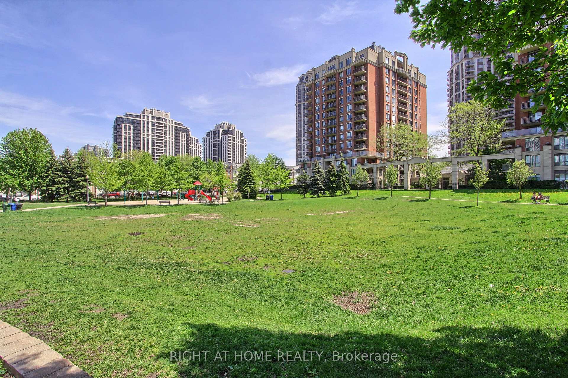 Photo 16 of Unit 907, 55 Harrison Garden Boulevard, North York, Willowdale East — HOMEH