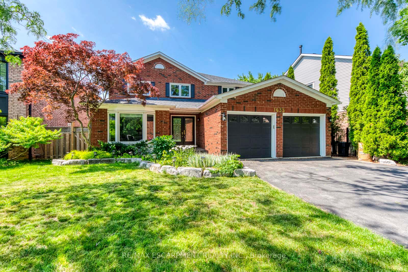 Photo 2 of 1633 Greenbriar Drive, Oakville, Glen Abbey — HOMEH