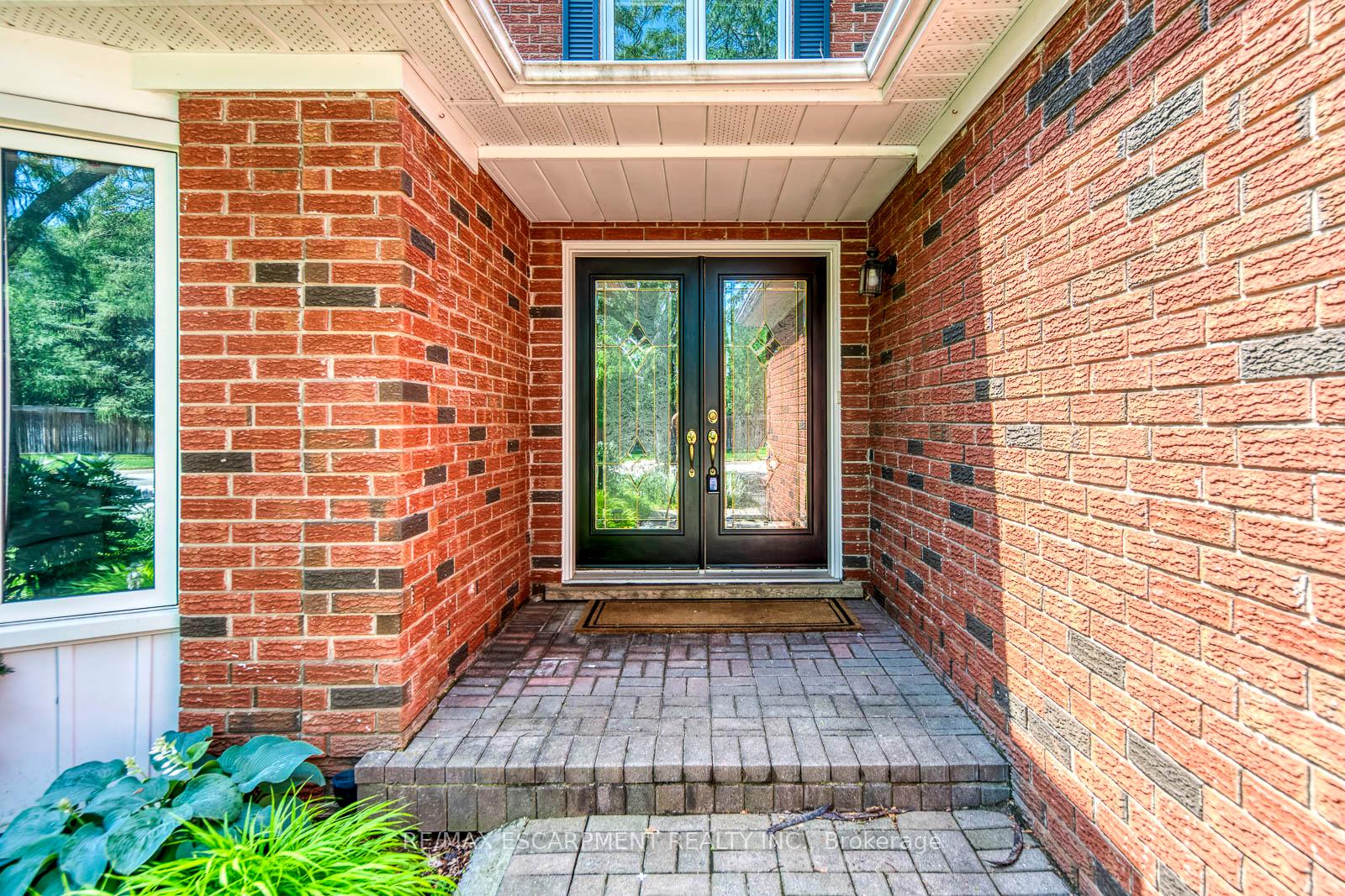 Photo 3 of 1633 Greenbriar Drive, Oakville, Glen Abbey — HOMEH
