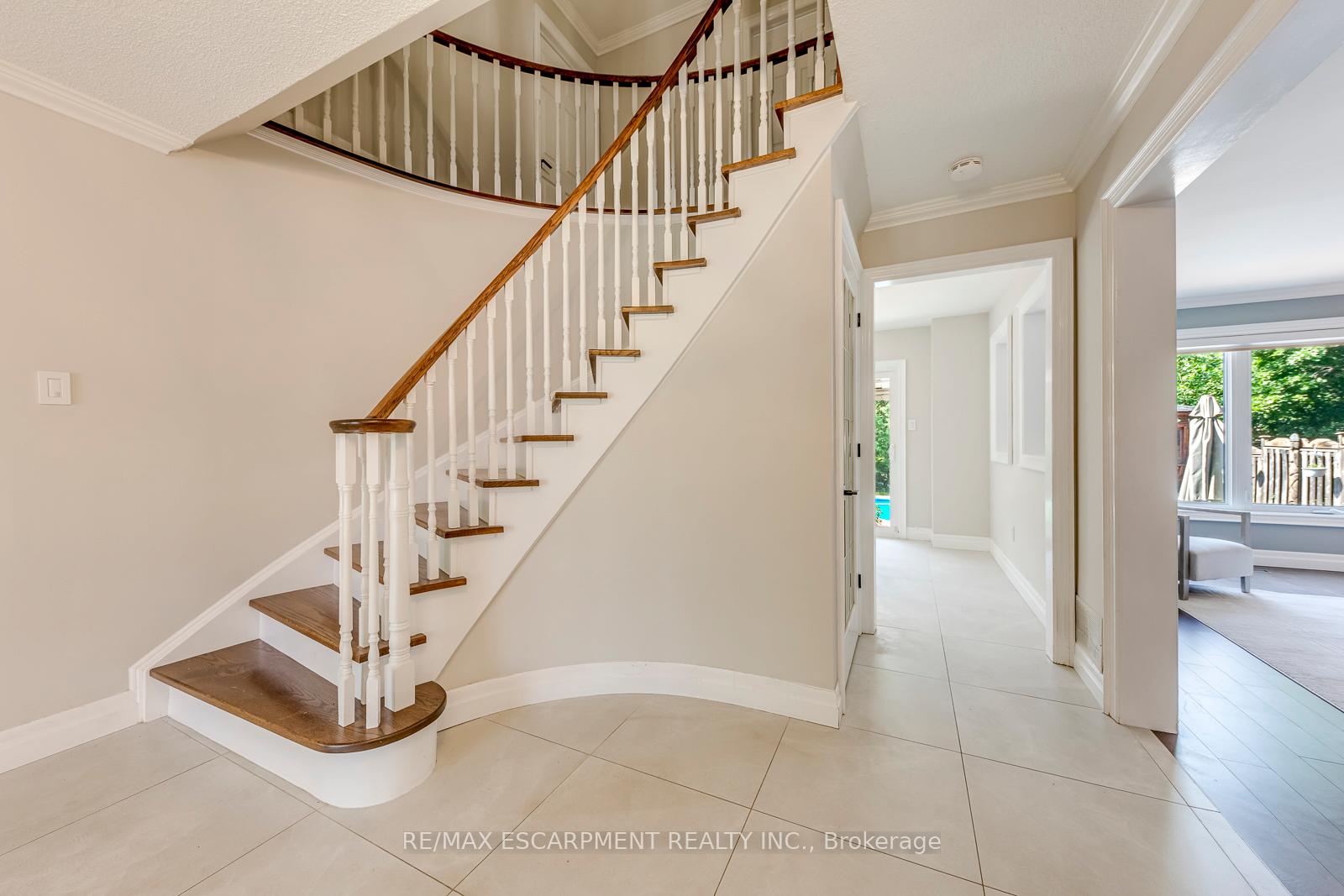 Photo 5 of 1633 Greenbriar Drive, Oakville, Glen Abbey — HOMEH