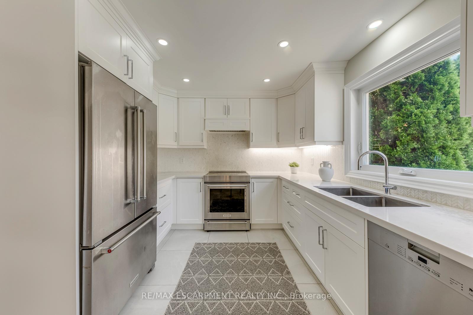 Photo 14 of 1633 Greenbriar Drive, Oakville, Glen Abbey — HOMEH