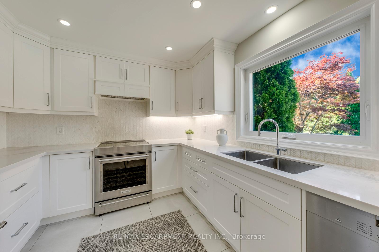 Photo 15 of 1633 Greenbriar Drive, Oakville, Glen Abbey — HOMEH