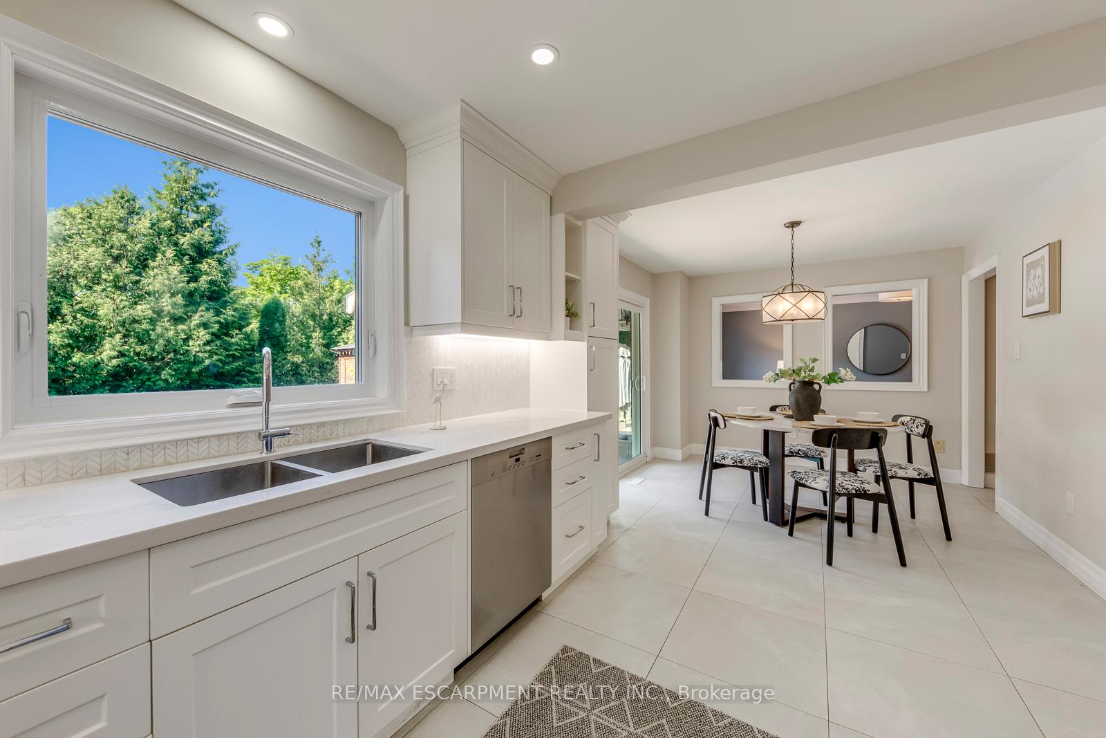 Photo 17 of 1633 Greenbriar Drive, Oakville, Glen Abbey — HOMEH