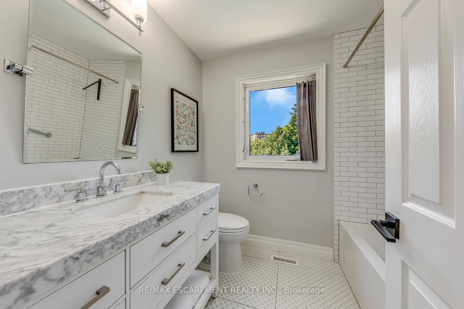 Photo 32 of 1633 Greenbriar Drive, Oakville, Glen Abbey — HOMEH