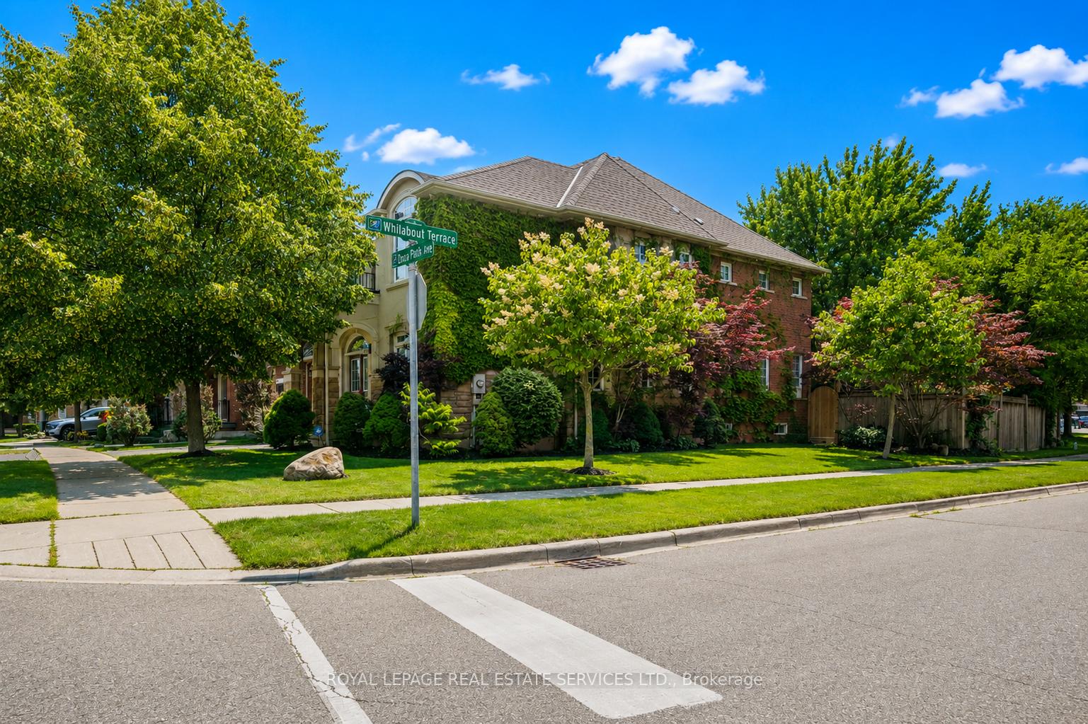 Photo 3 of 372 Creek Path Avenue, Oakville, Bronte — HOMEH