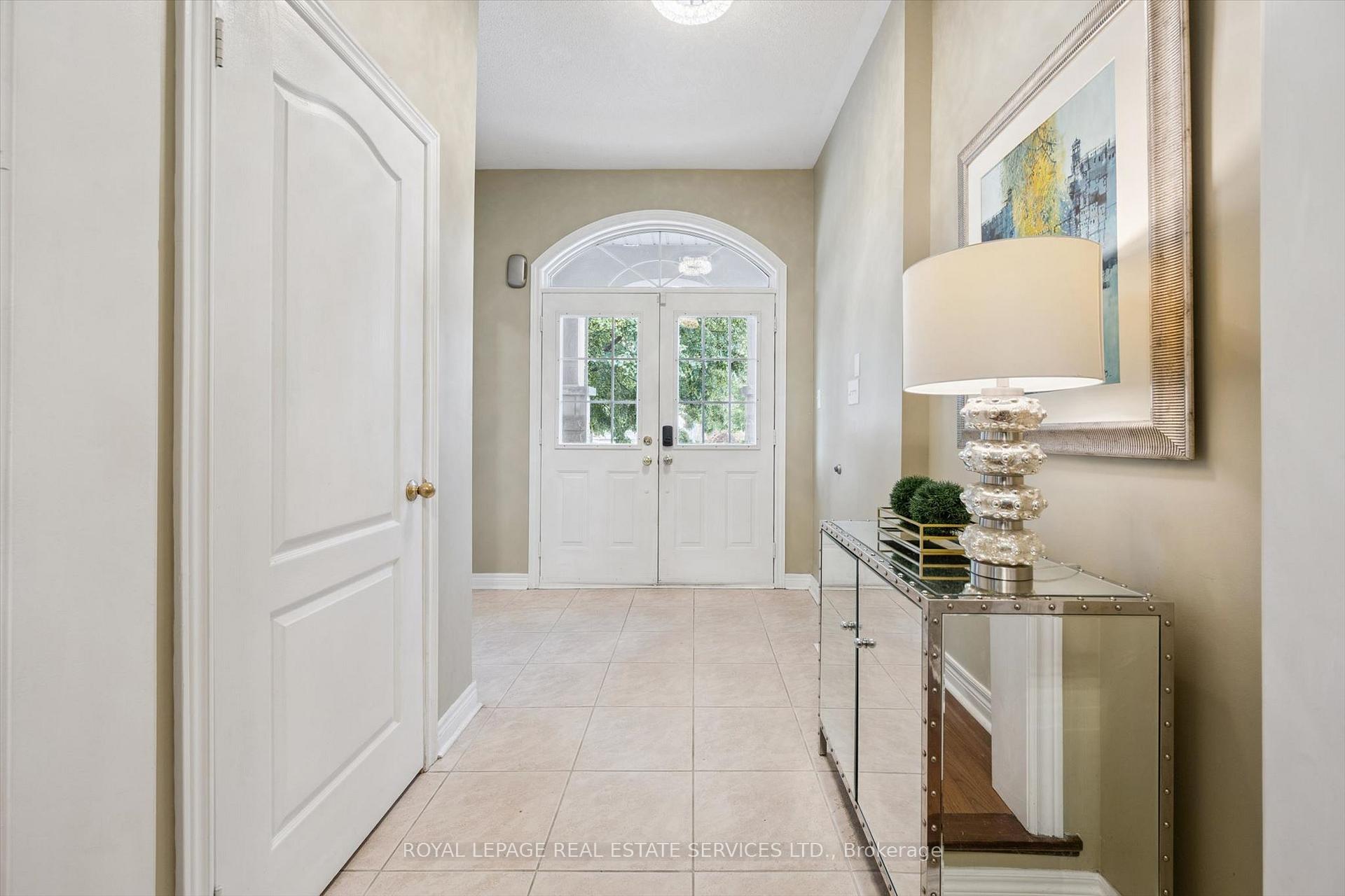 Photo 5 of 372 Creek Path Avenue, Oakville, Bronte — HOMEH