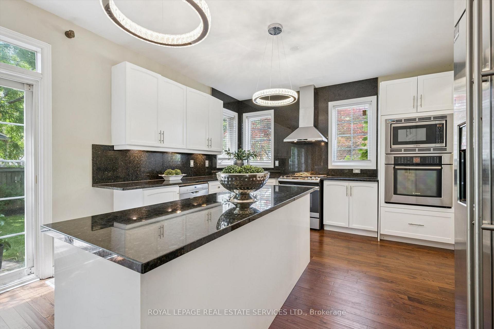 Photo 16 of 372 Creek Path Avenue, Oakville, Bronte — HOMEH