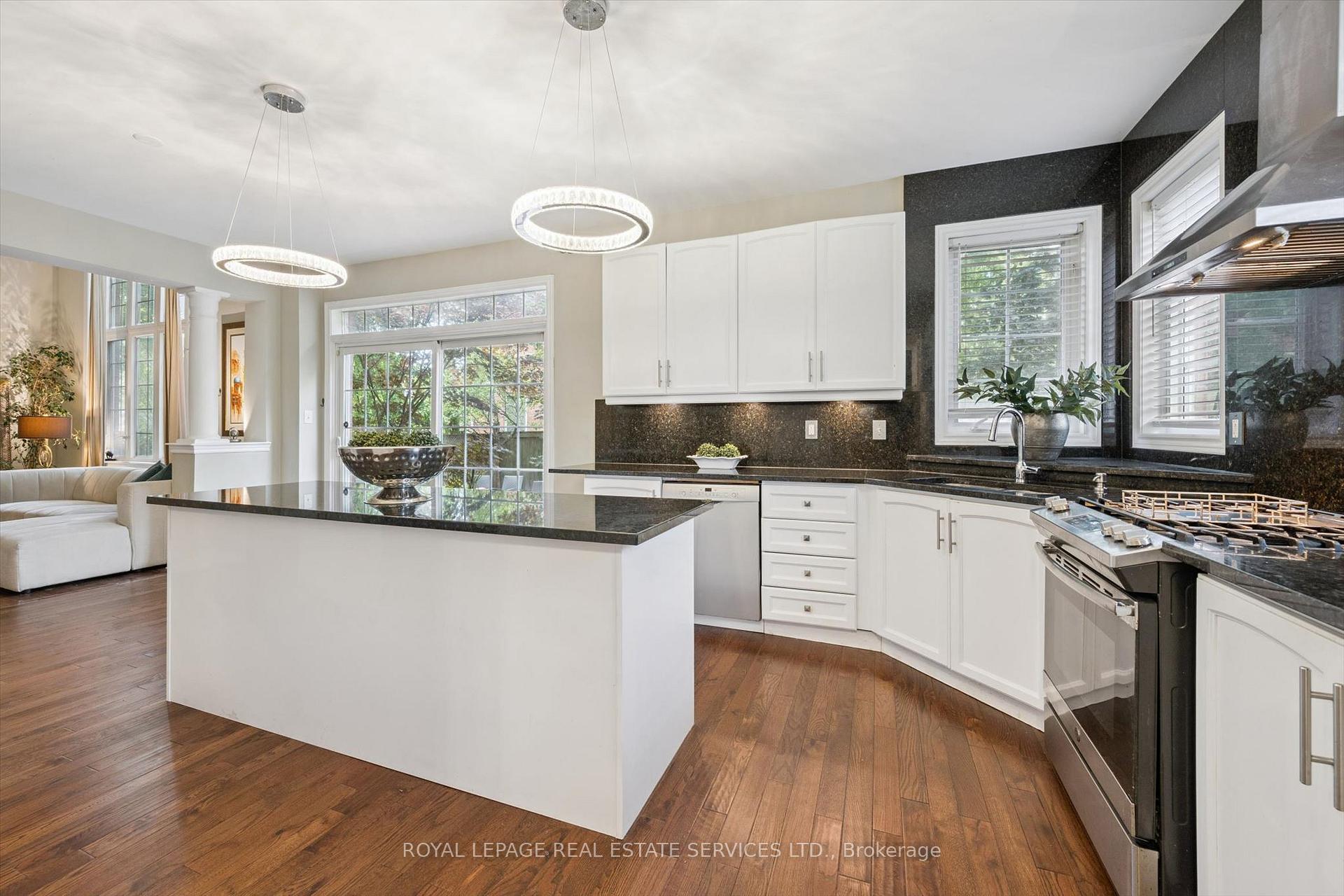 Photo 18 of 372 Creek Path Avenue, Oakville, Bronte — HOMEH