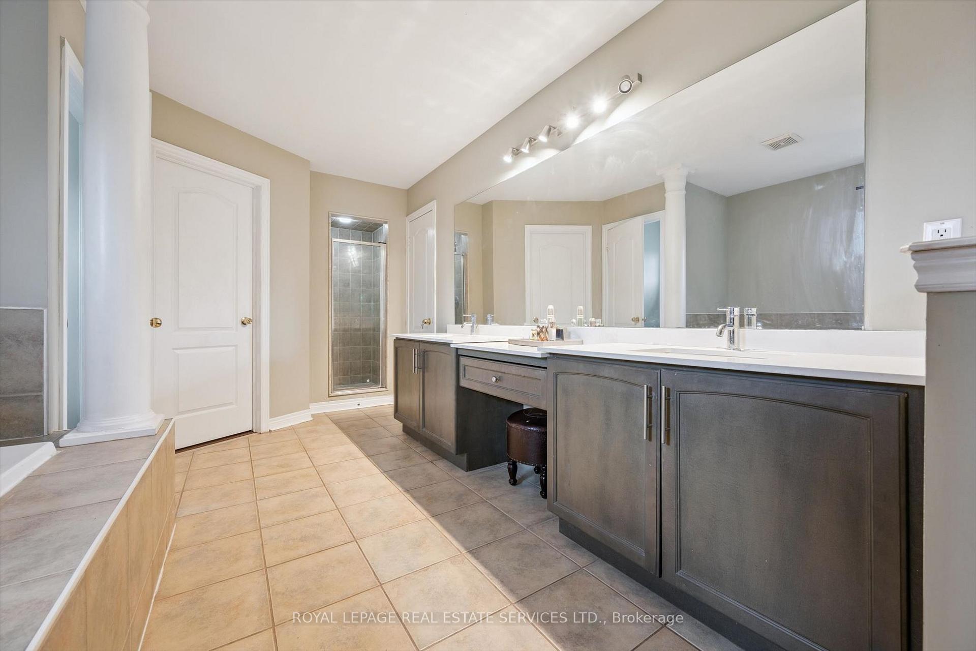 Photo 24 of 372 Creek Path Avenue, Oakville, Bronte — HOMEH