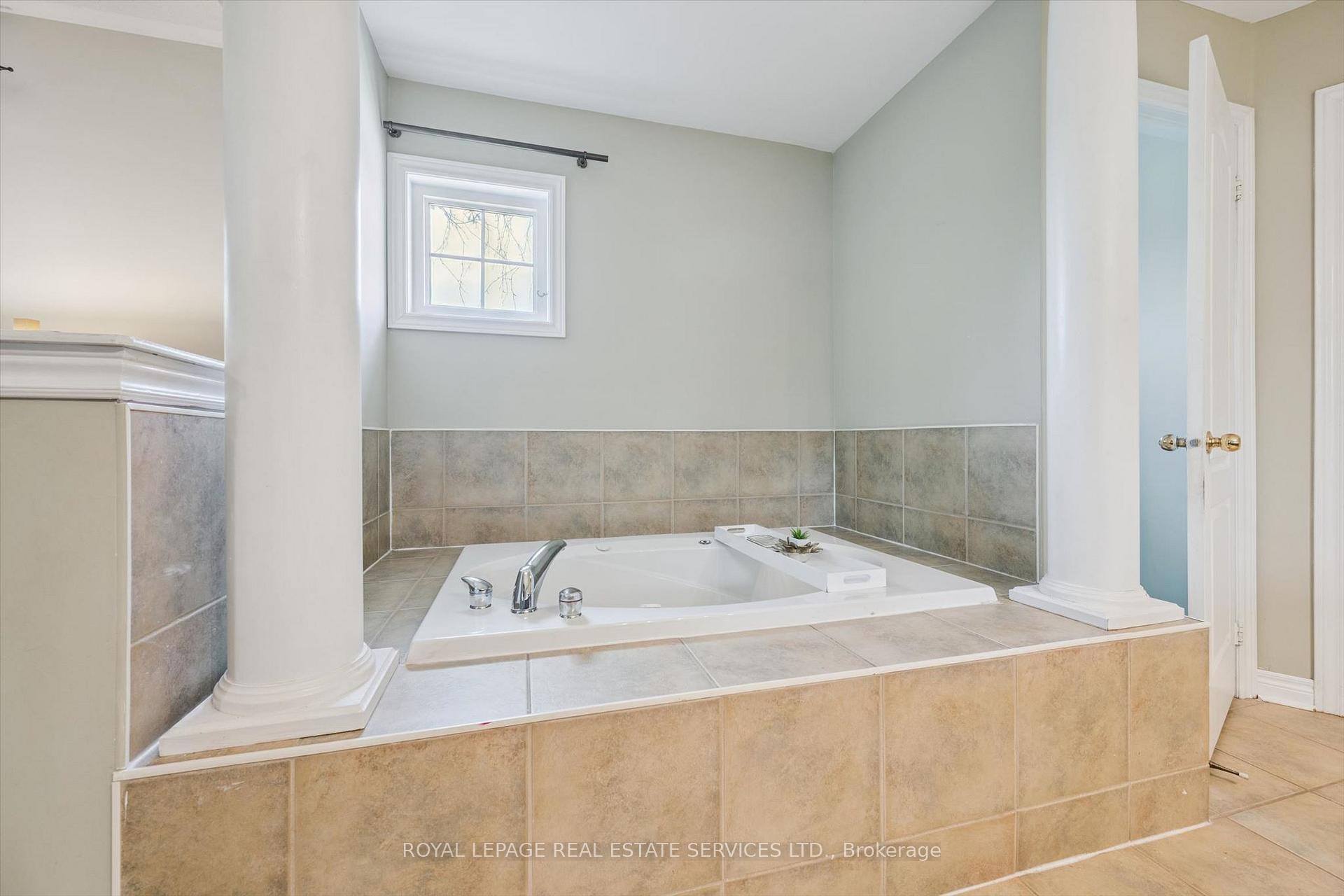 Photo 25 of 372 Creek Path Avenue, Oakville, Bronte — HOMEH
