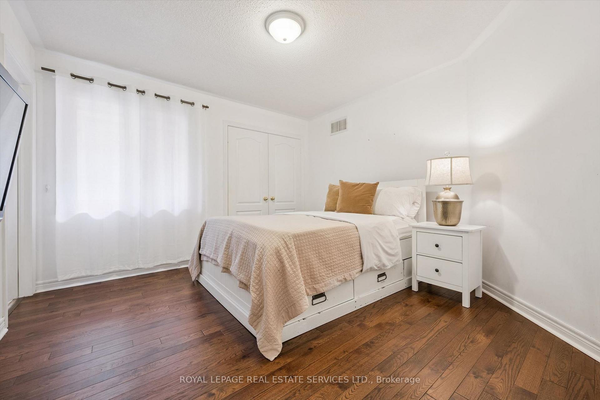 Photo 48 of 372 Creek Path Avenue, Oakville, Bronte — HOMEH