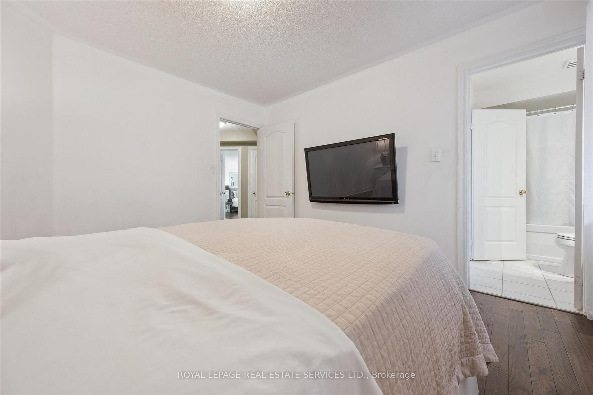 Photo 29 of 372 Creek Path Avenue, Oakville, Bronte — HOMEH