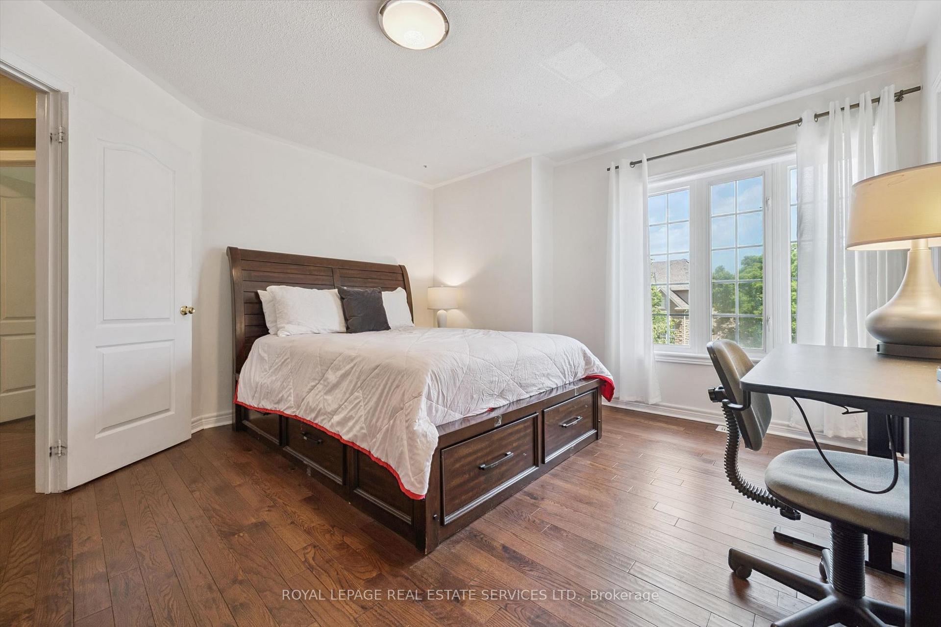 Photo 49 of 372 Creek Path Avenue, Oakville, Bronte — HOMEH