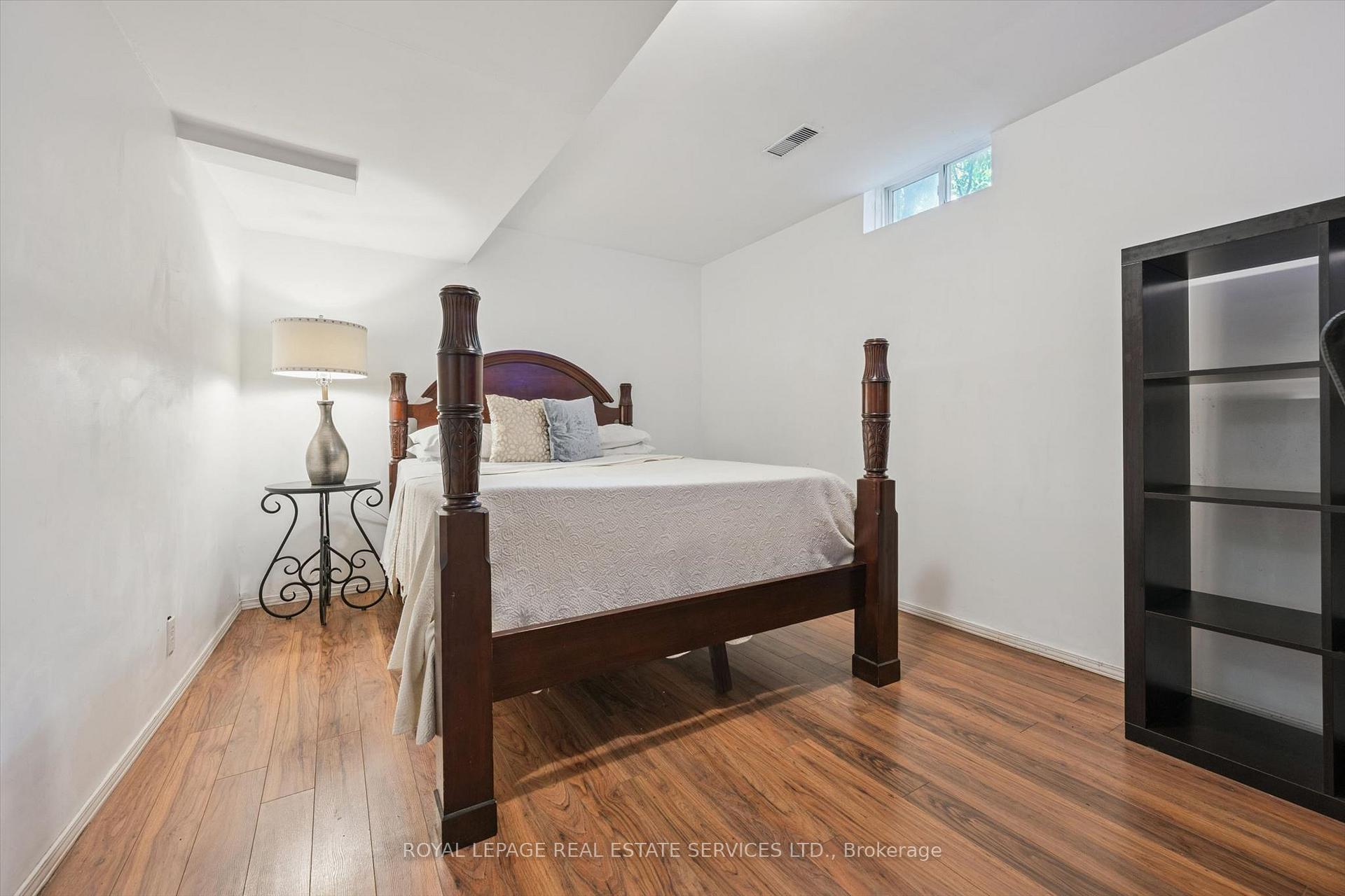 Photo 35 of 372 Creek Path Avenue, Oakville, Bronte — HOMEH