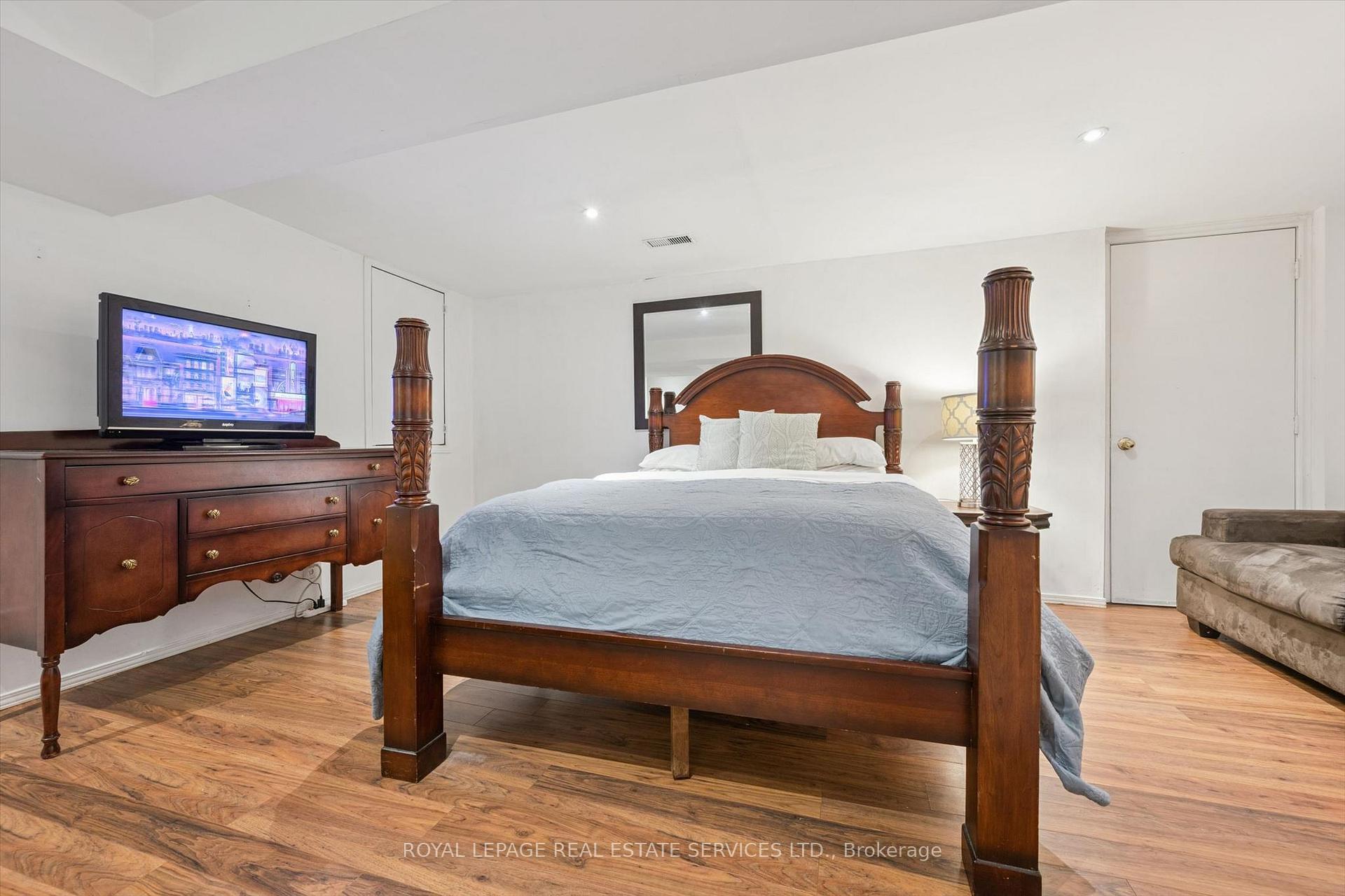 Photo 39 of 372 Creek Path Avenue, Oakville, Bronte — HOMEH