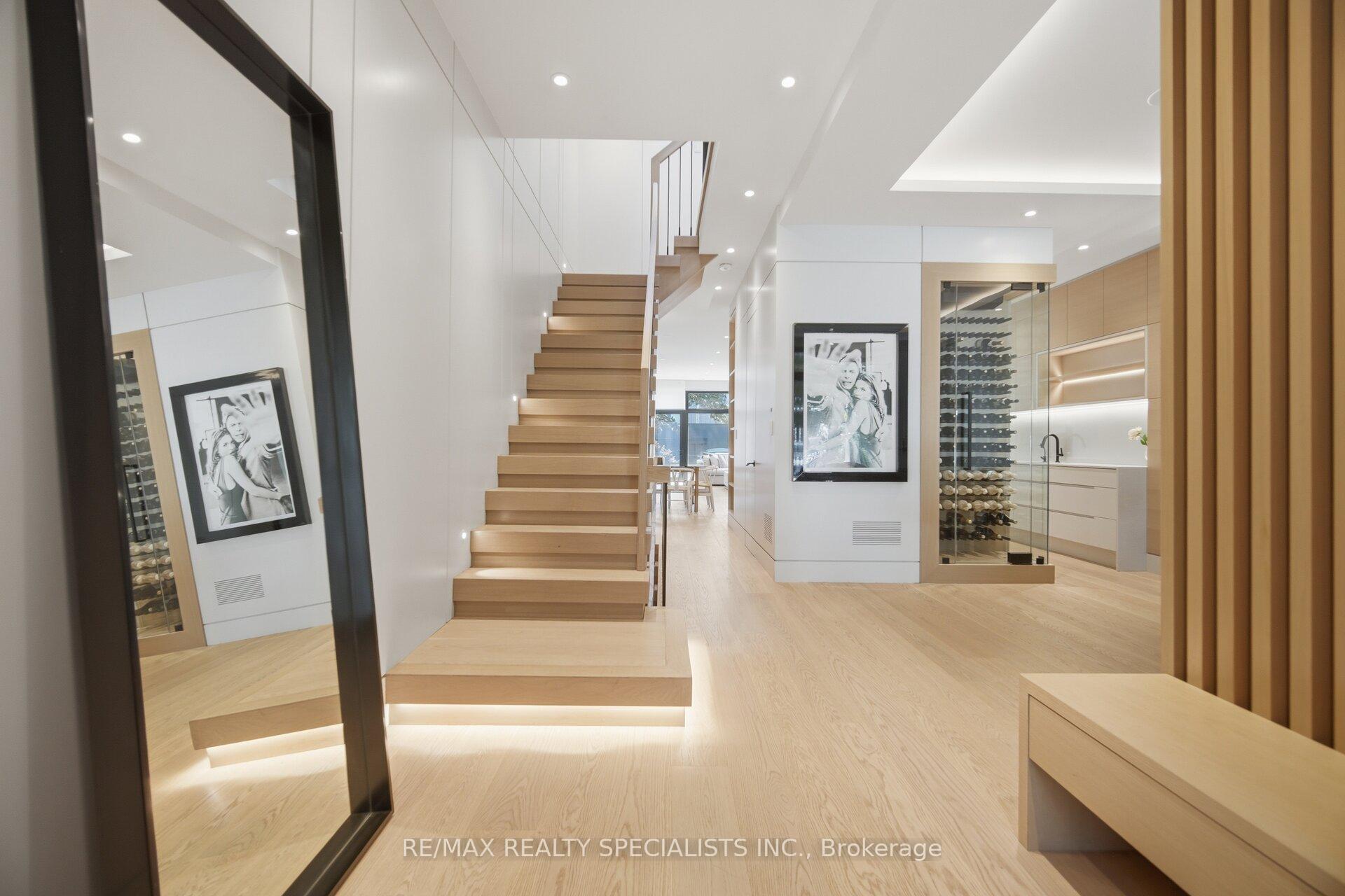 Photo 4 of 43 Summerhill Avenue, Toronto, Rosedale-Moore Park — HOMEH