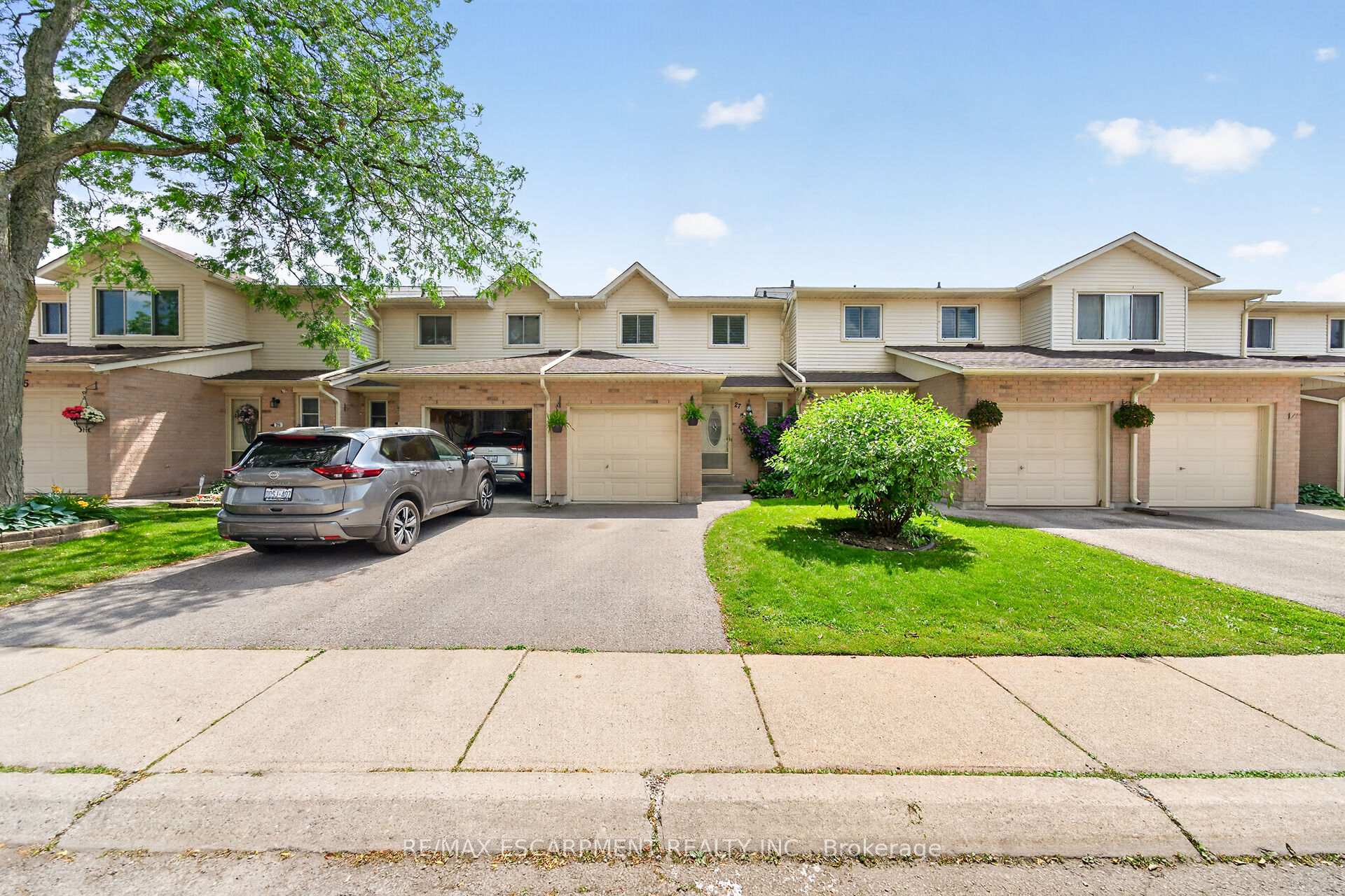 Front of Unit 27, 860 Rymal Road E