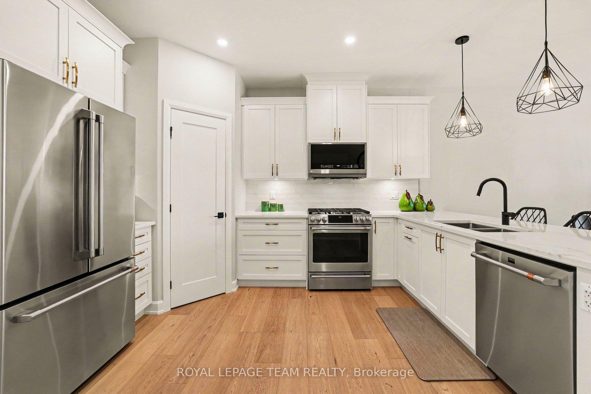 Photo 11 of 7A King Street N, Ottawa, Richmond — HOMEH