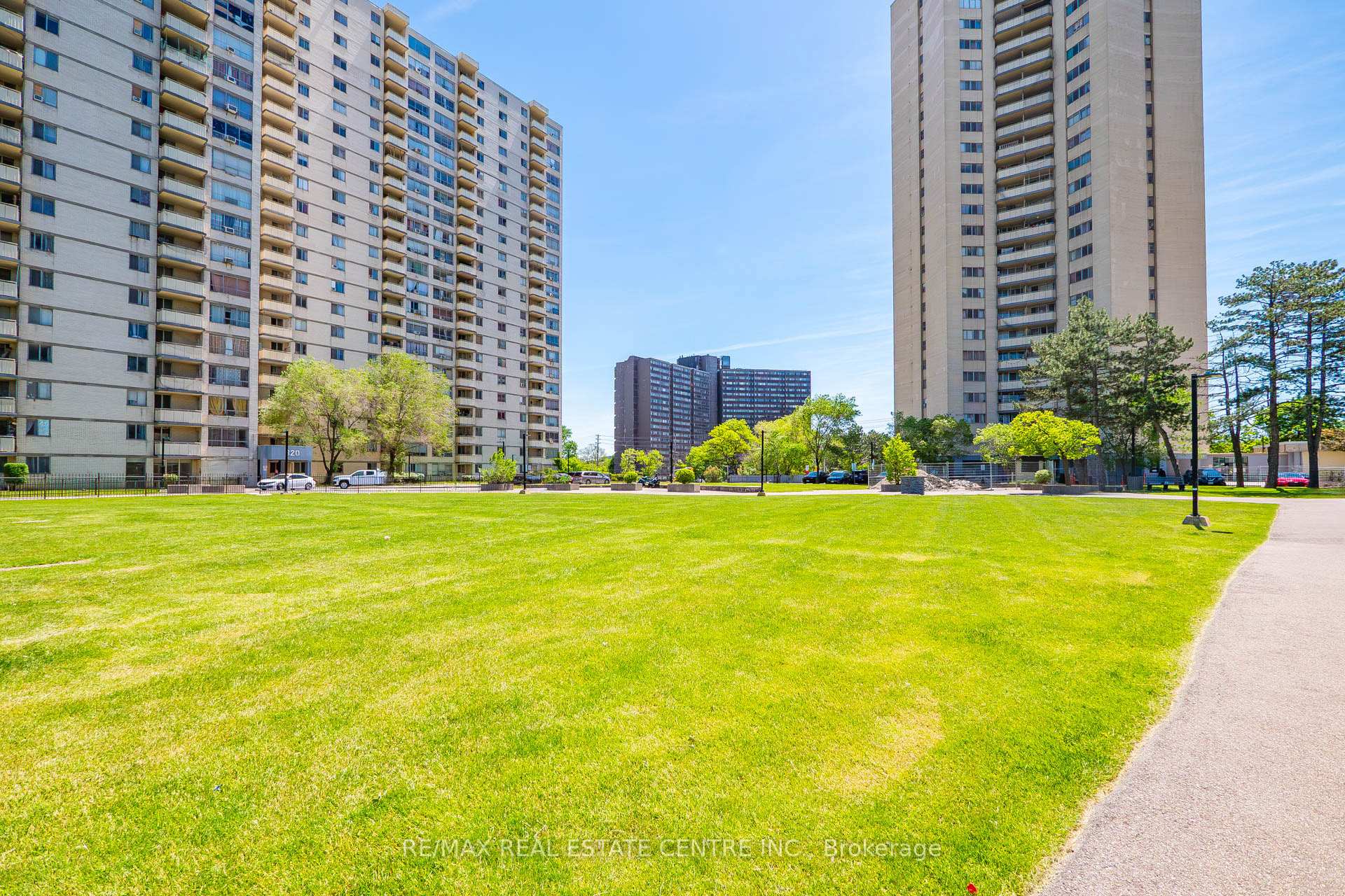 Photo 2 of Unit 1708, 320 Dixon Road, Etobicoke, Kingsview Village-The Westway — HOMEH