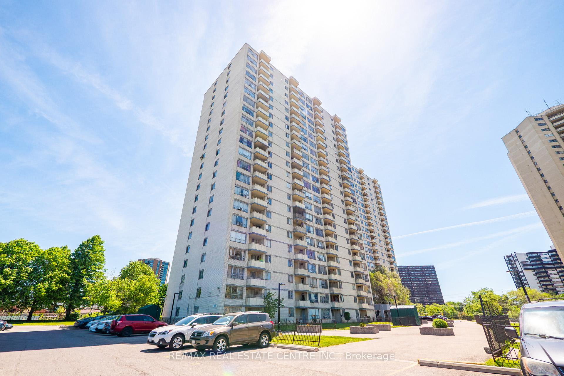 Photo 3 of Unit 1708, 320 Dixon Road, Etobicoke, Kingsview Village-The Westway — HOMEH
