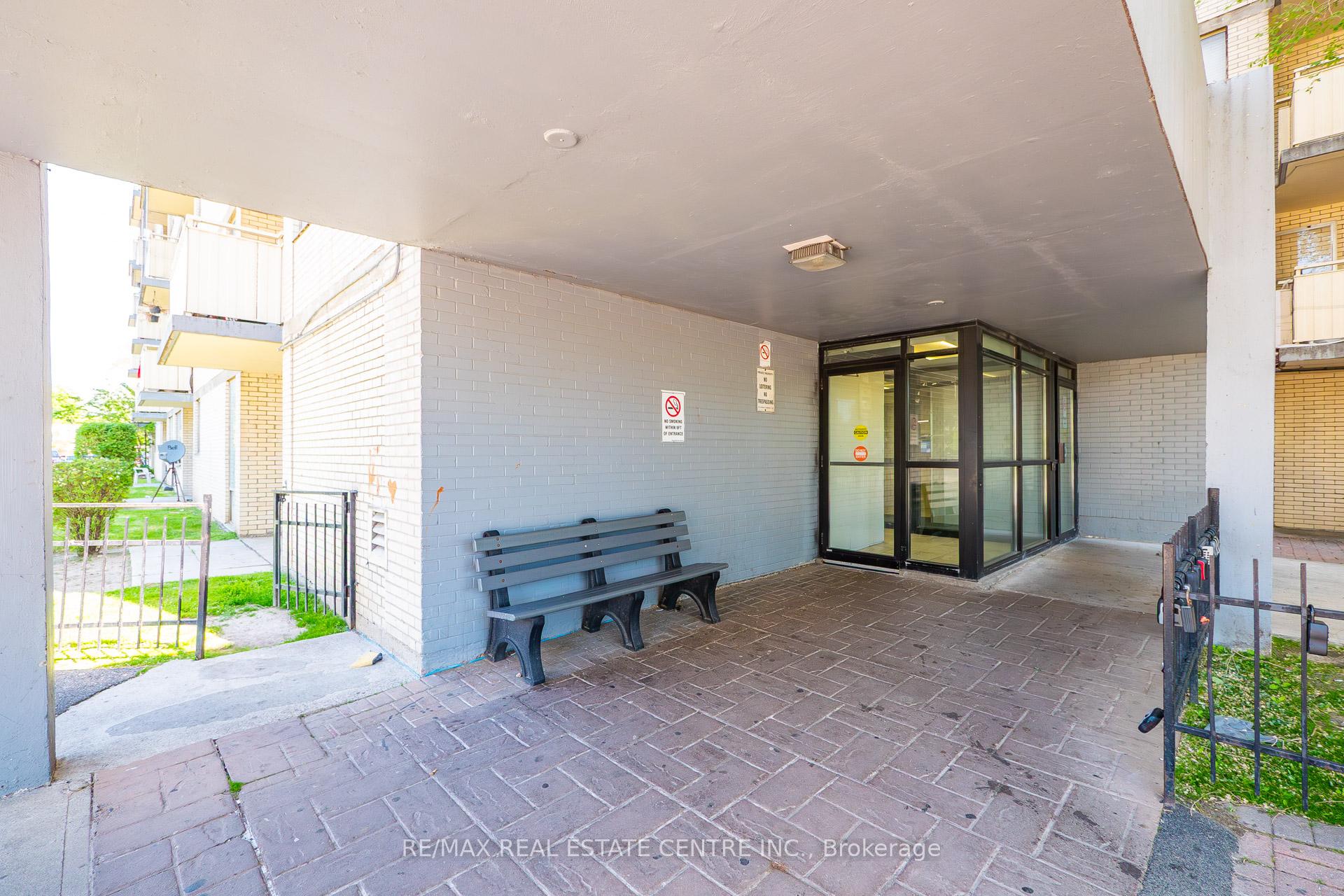 Photo 5 of Unit 1708, 320 Dixon Road, Etobicoke, Kingsview Village-The Westway — HOMEH