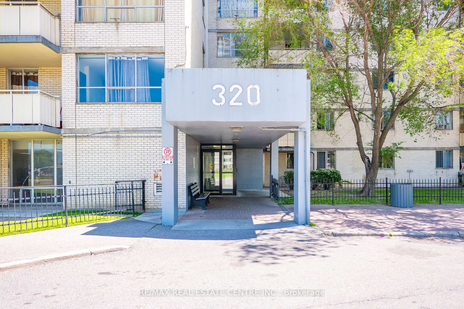 Photo 6 of Unit 1708, 320 Dixon Road, Etobicoke, Kingsview Village-The Westway — HOMEH