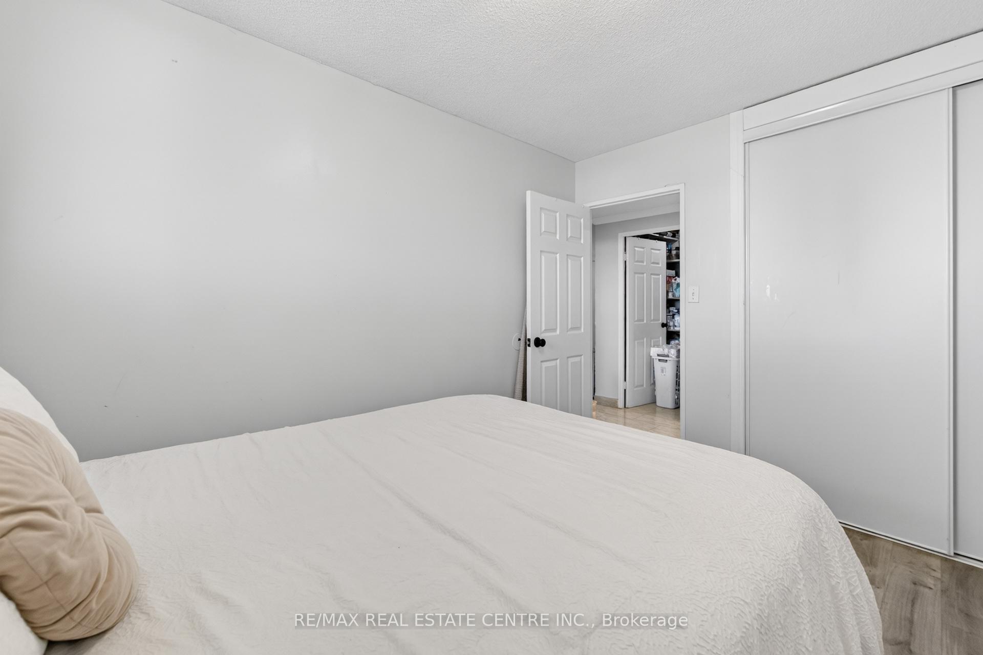 Photo 12 of Unit 1708, 320 Dixon Road, Etobicoke, Kingsview Village-The Westway — HOMEH