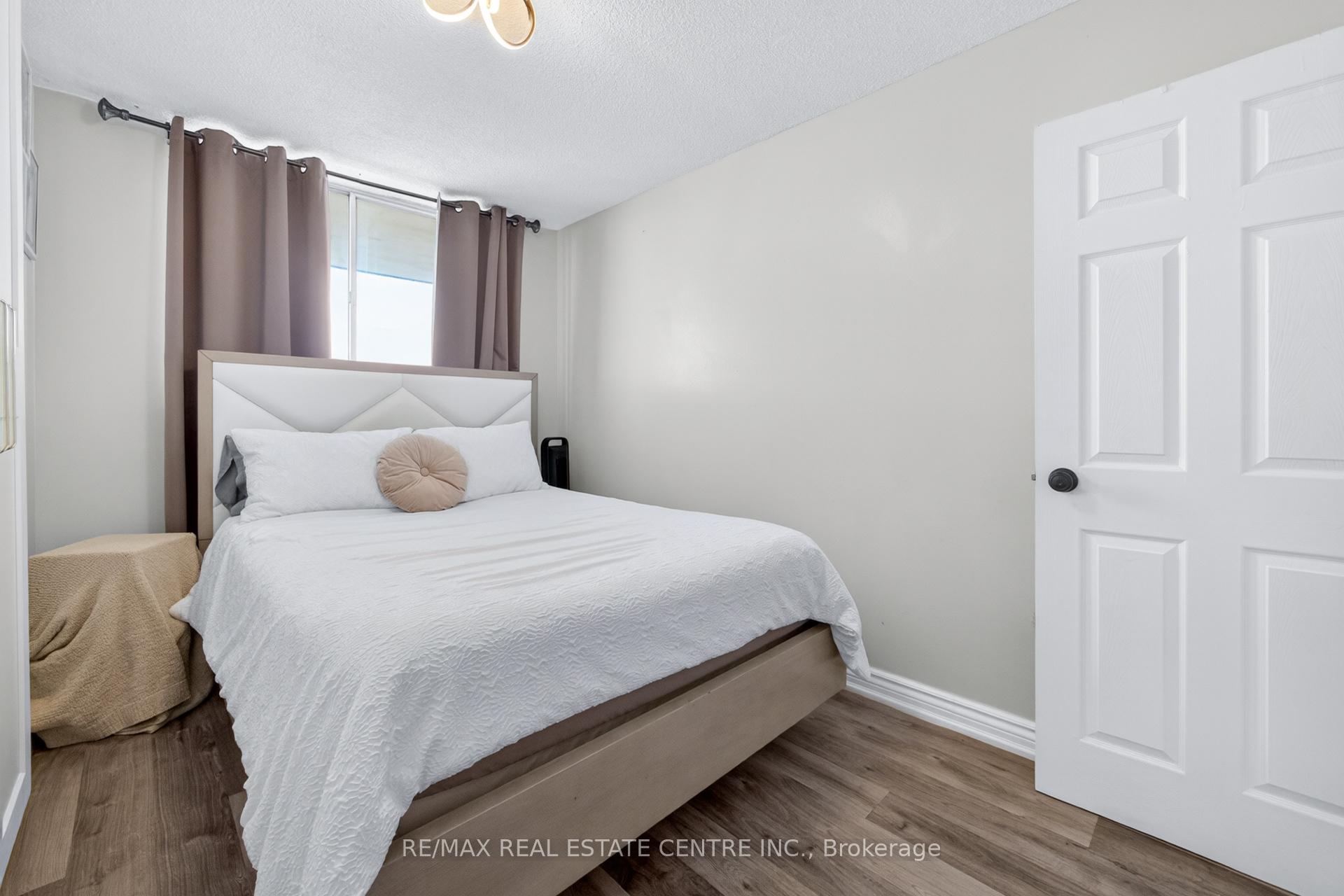 Photo 13 of Unit 1708, 320 Dixon Road, Etobicoke, Kingsview Village-The Westway — HOMEH