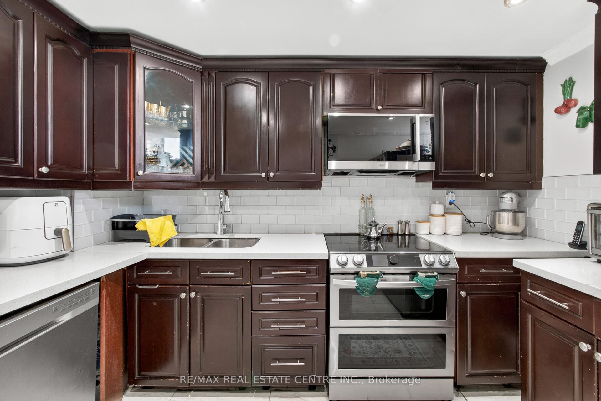 Photo 31 of Unit 1708, 320 Dixon Road, Etobicoke, Kingsview Village-The Westway — HOMEH