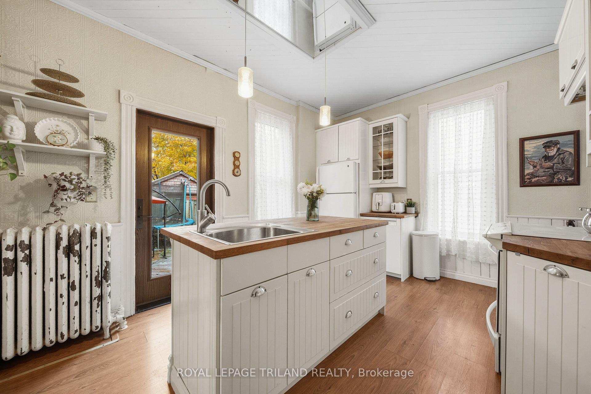 Photo 10 of 34 Gladstone Avenue, St. Thomas — HOMEH