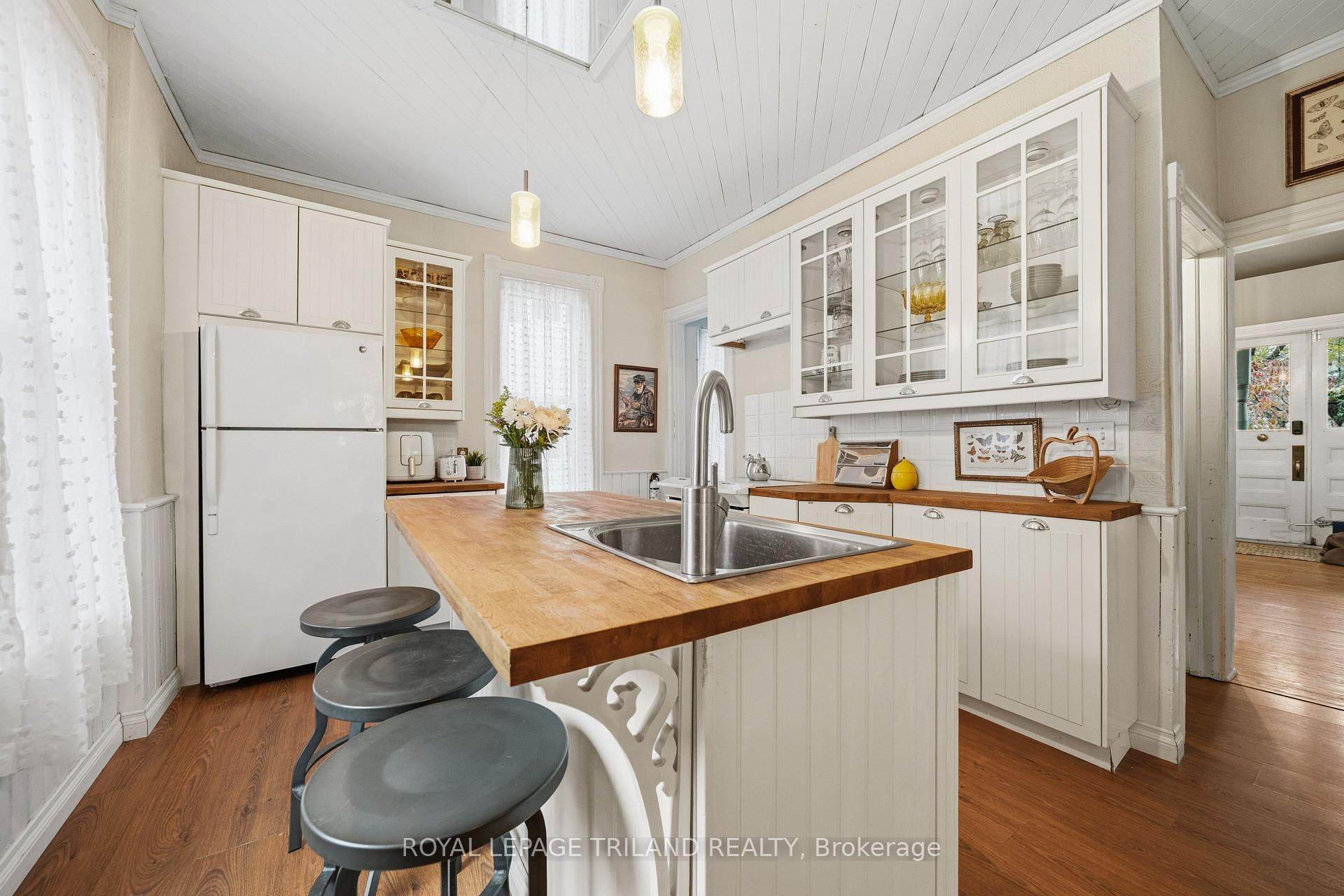 Photo 11 of 34 Gladstone Avenue, St. Thomas — HOMEH