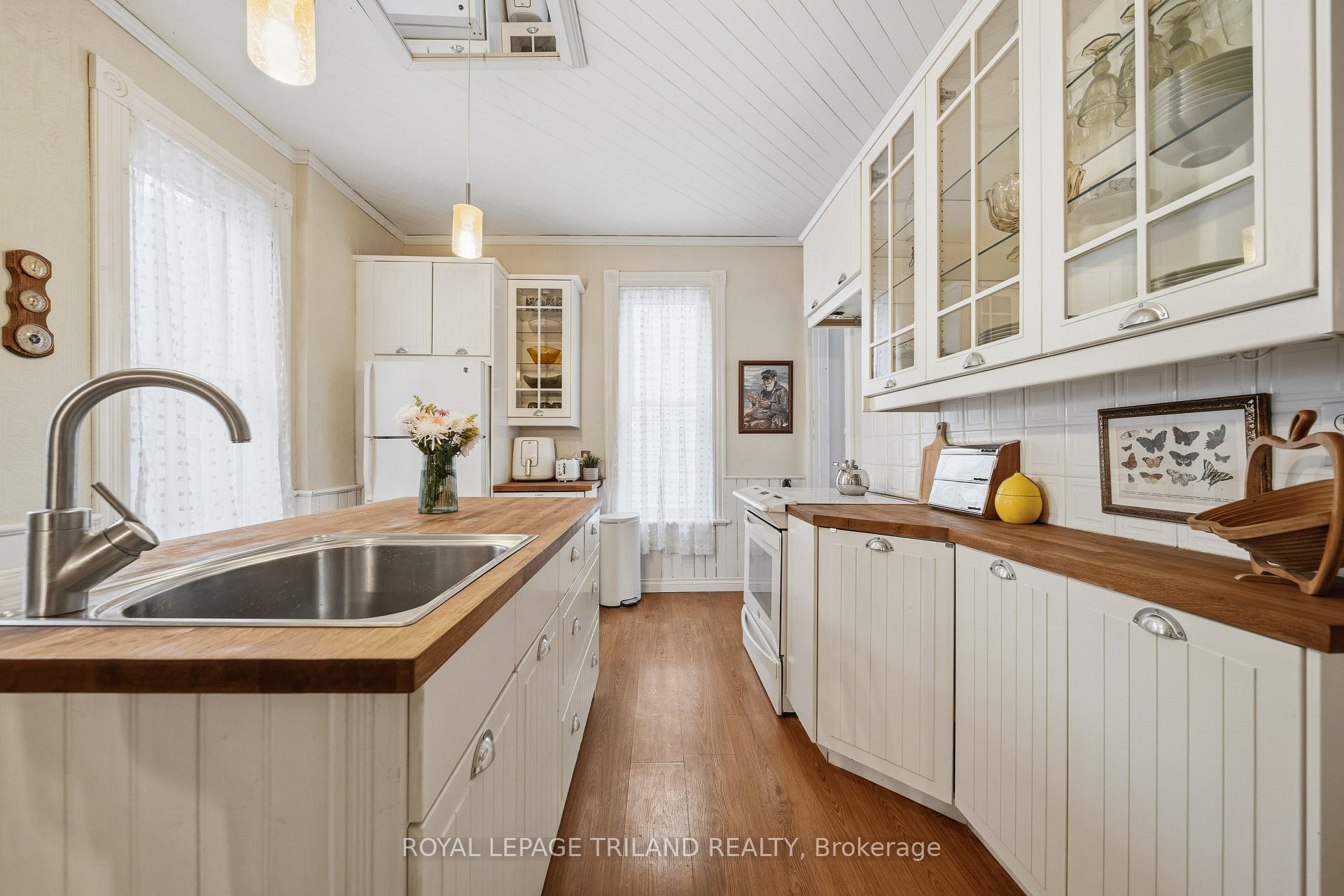 Photo 12 of 34 Gladstone Avenue, St. Thomas — HOMEH
