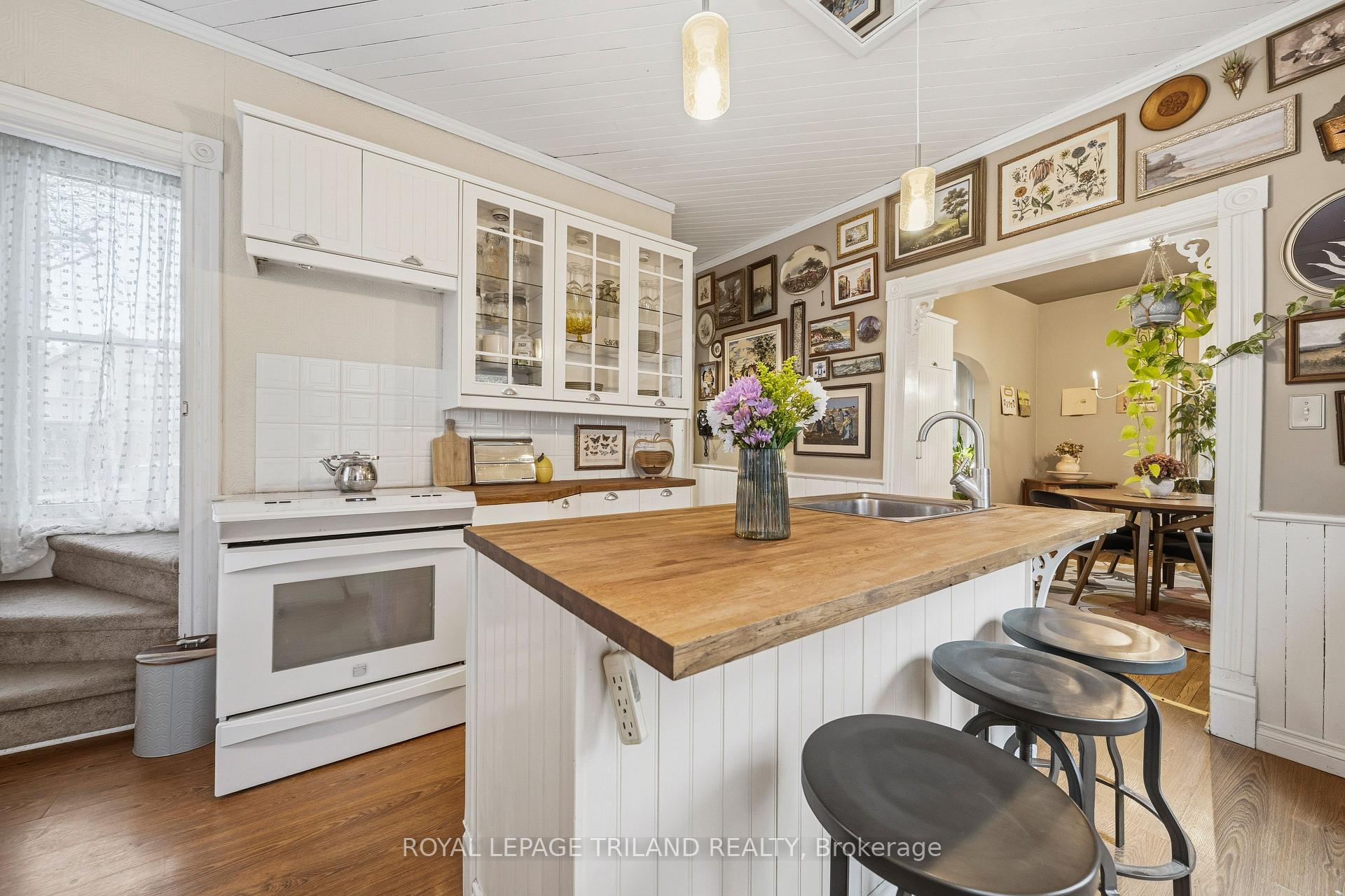 Photo 13 of 34 Gladstone Avenue, St. Thomas — HOMEH