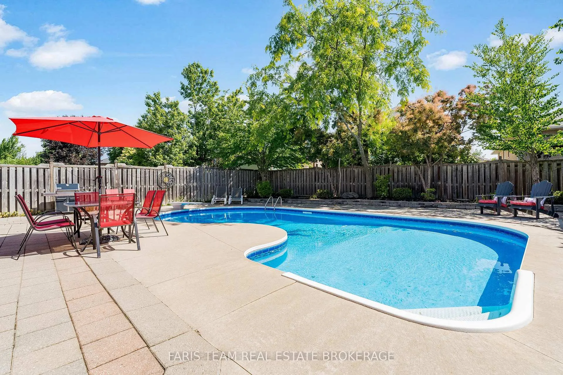 Photo 2 of 49 Prince William Way, Barrie, Innis-Shore — HOMEH