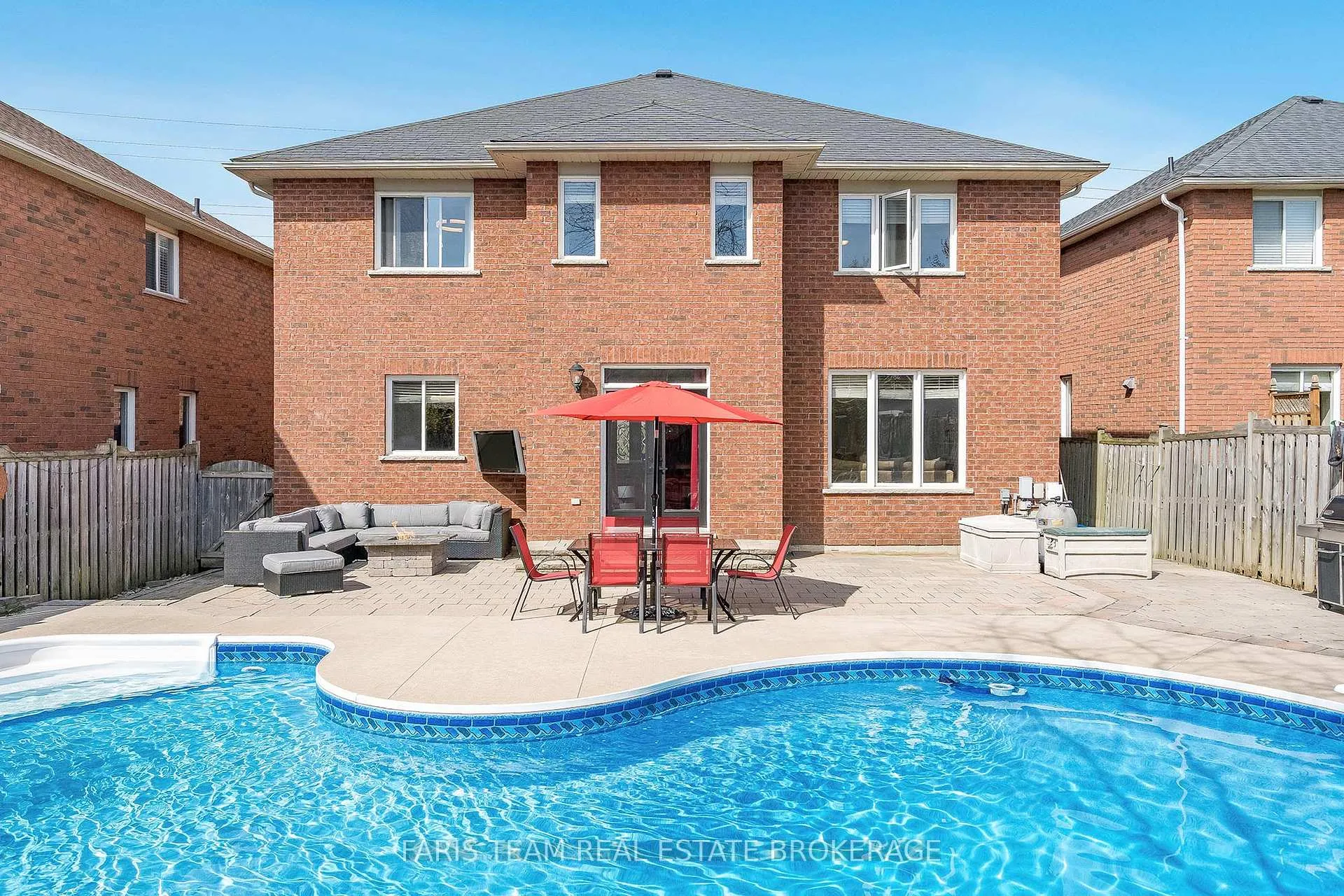 Photo 3 of 49 Prince William Way, Barrie, Innis-Shore — HOMEH