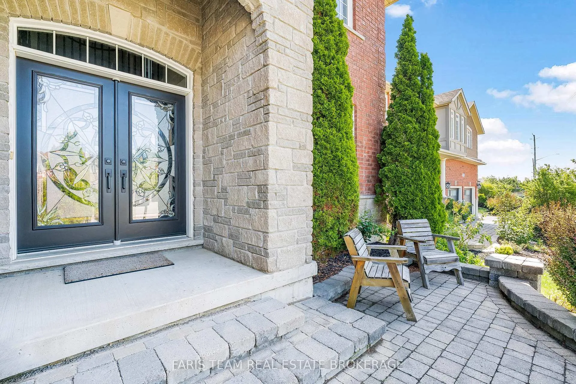 Photo 5 of 49 Prince William Way, Barrie, Innis-Shore — HOMEH