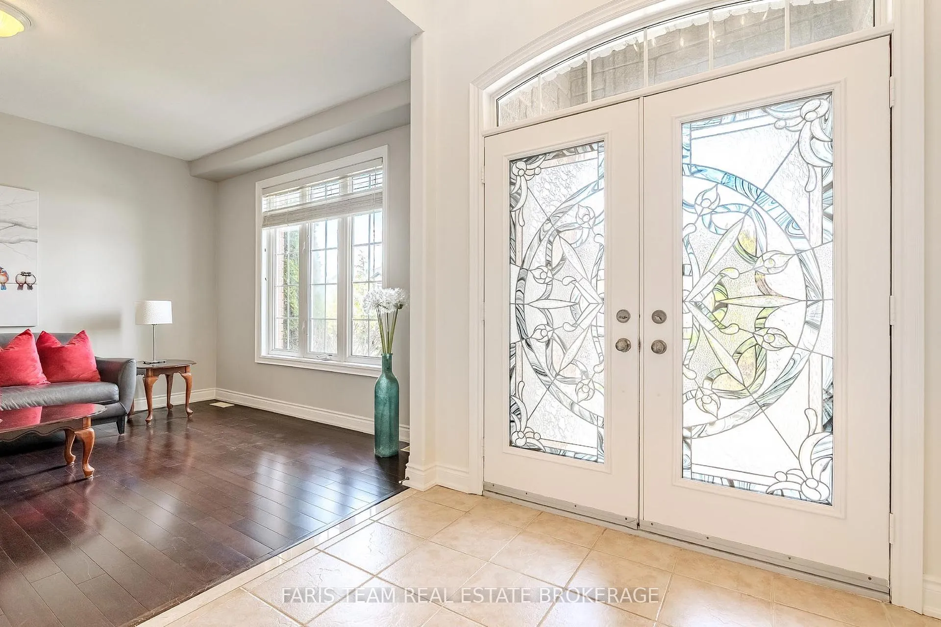 Photo 6 of 49 Prince William Way, Barrie, Innis-Shore — HOMEH