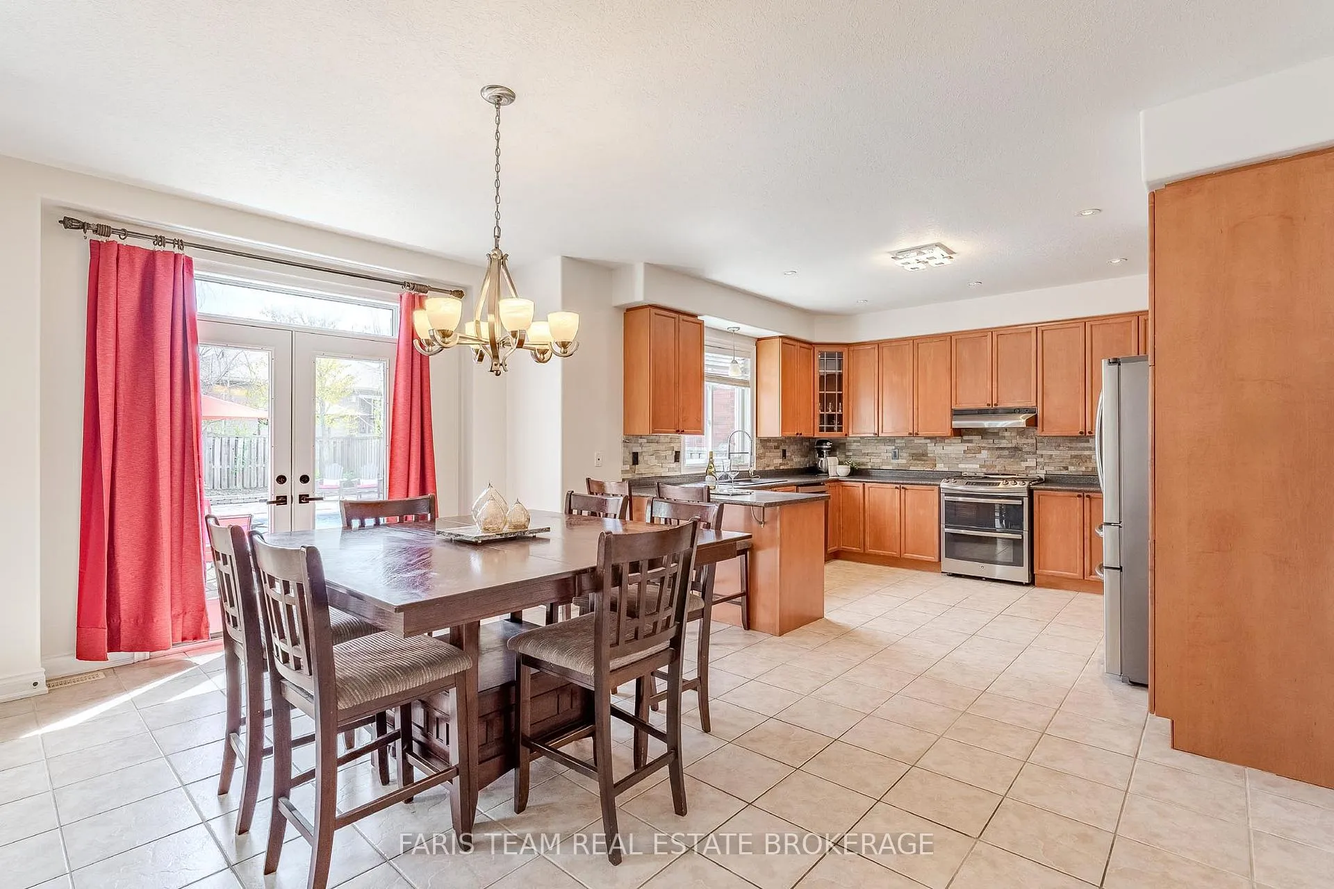 Photo 7 of 49 Prince William Way, Barrie, Innis-Shore — HOMEH