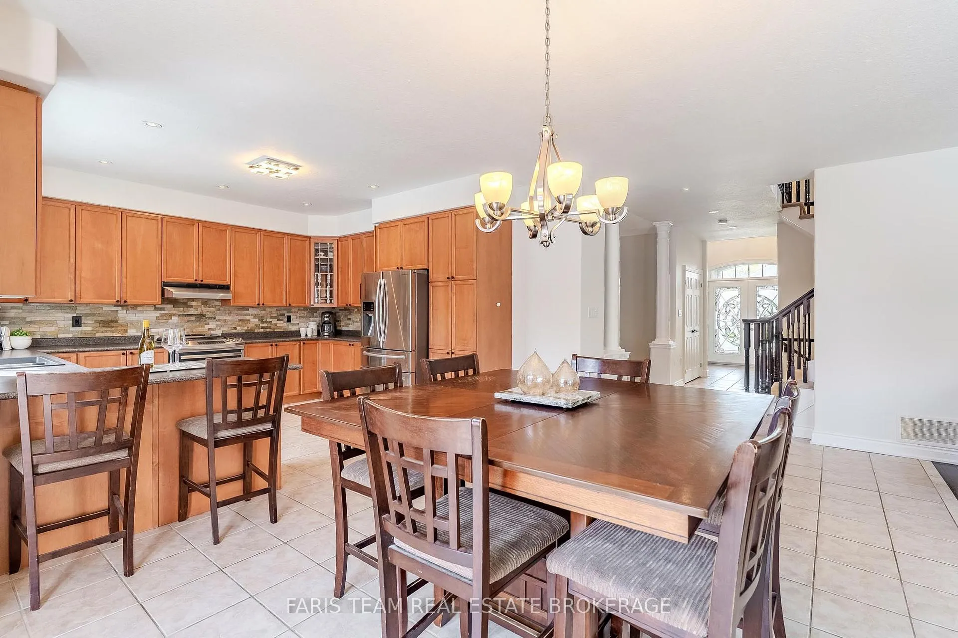 Photo 8 of 49 Prince William Way, Barrie, Innis-Shore — HOMEH