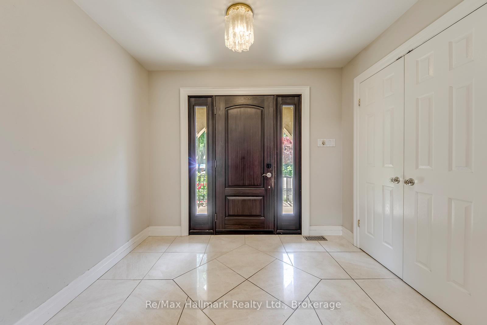 Photo 2 of 2251 Bennington Gate, Oakville, Ford — HOMEH