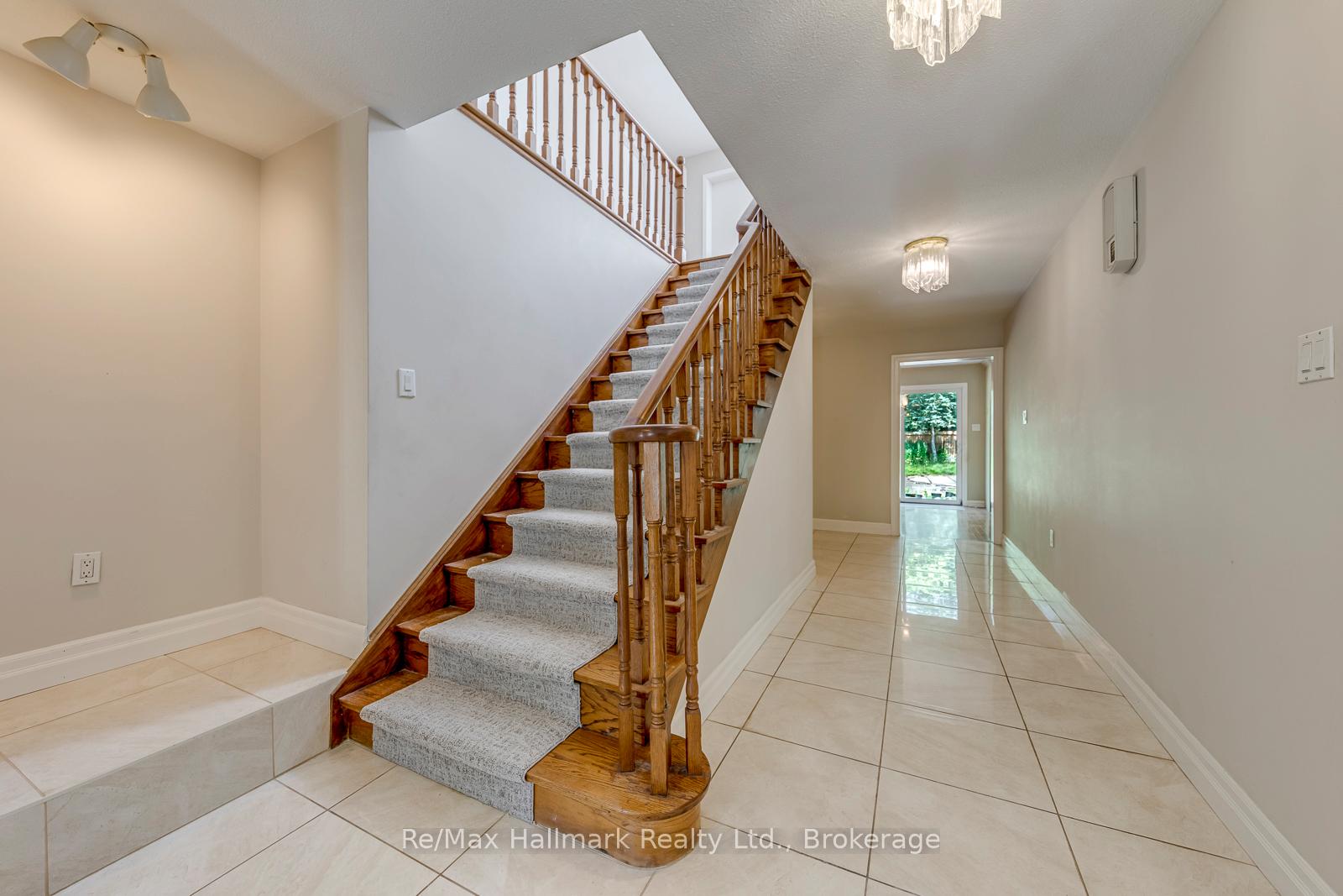 Photo 3 of 2251 Bennington Gate, Oakville, Ford — HOMEH