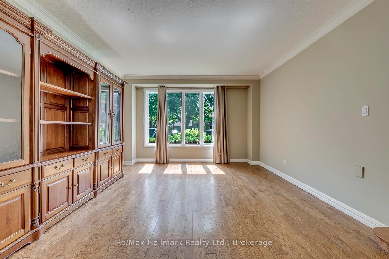 Photo 5 of 2251 Bennington Gate, Oakville, Ford — HOMEH