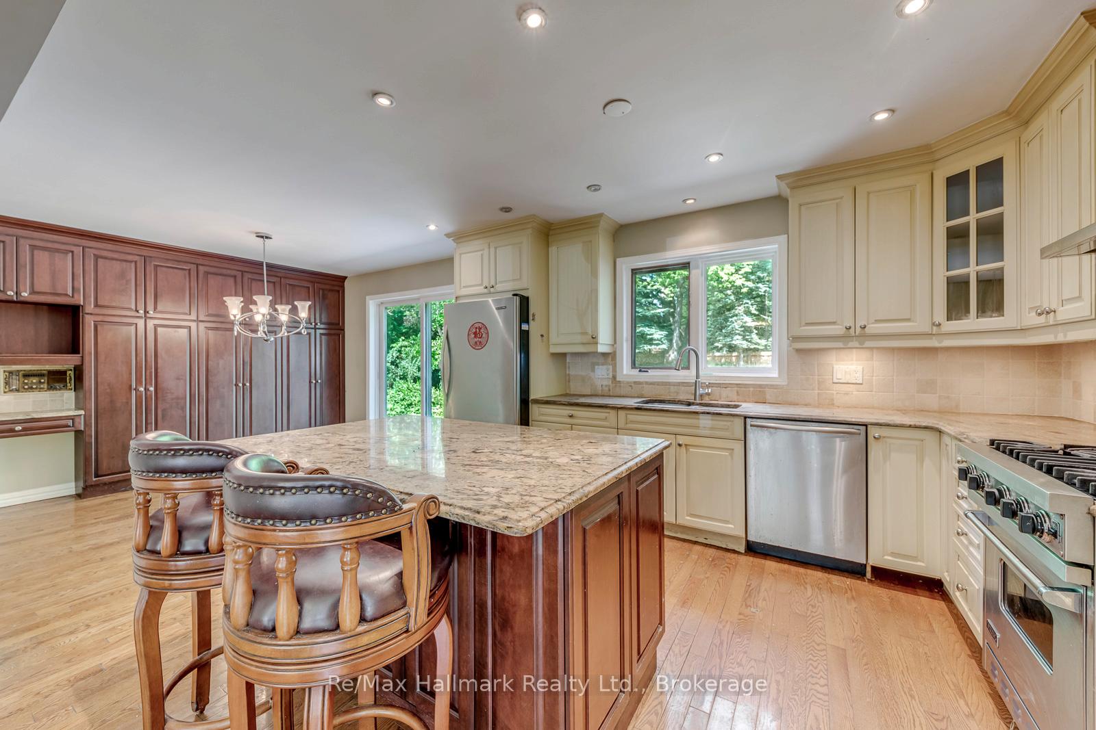 Photo 12 of 2251 Bennington Gate, Oakville, Ford — HOMEH