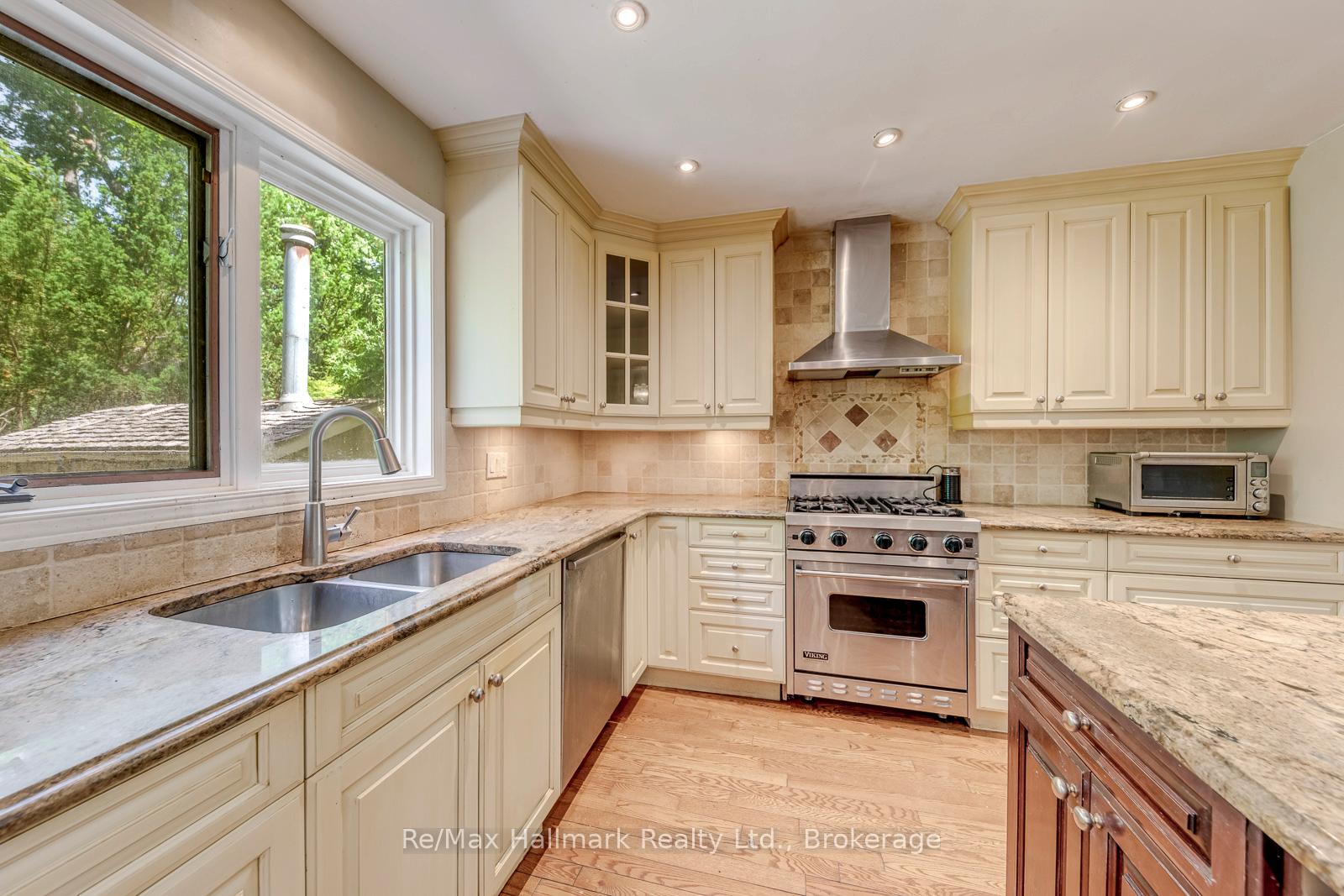 Photo 15 of 2251 Bennington Gate, Oakville, Ford — HOMEH