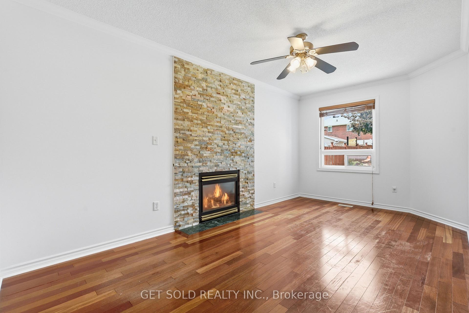 Photo 4 of 28 Hawkins Drive, Barrie, Ardagh — HOMEH