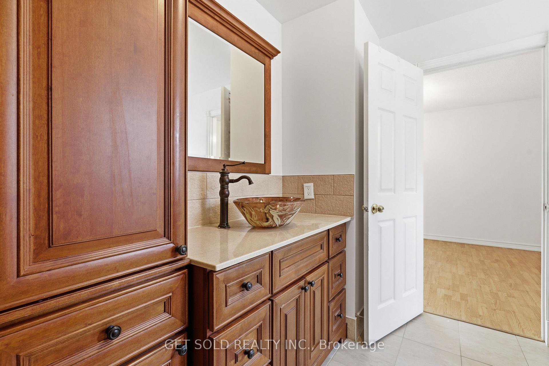 Photo 5 of 28 Hawkins Drive, Barrie, Ardagh — HOMEH