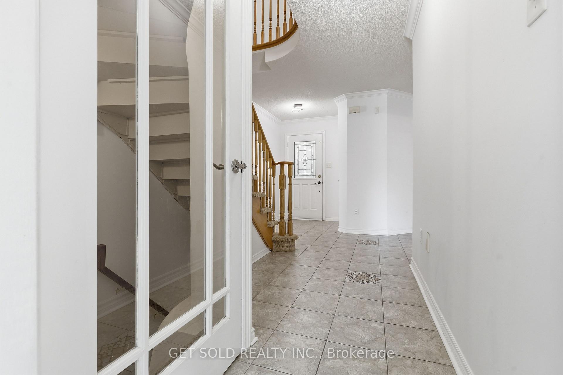 Photo 7 of 28 Hawkins Drive, Barrie, Ardagh — HOMEH